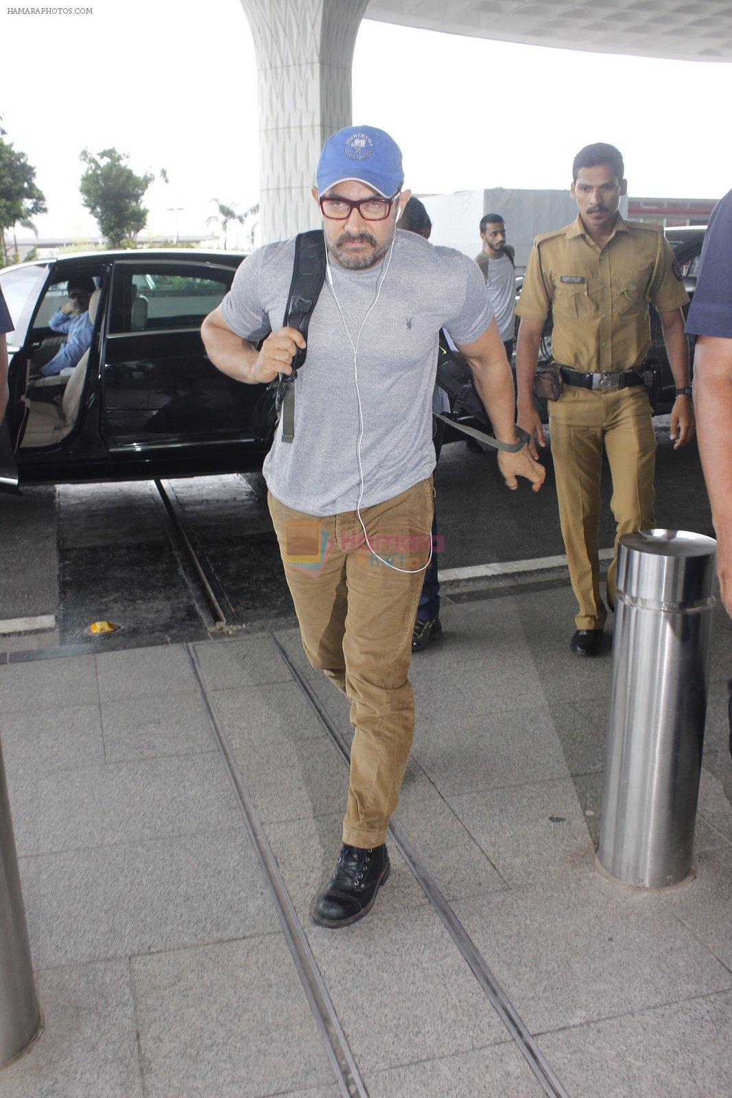 Aamir Khan snapped at airport on 15th June 2016