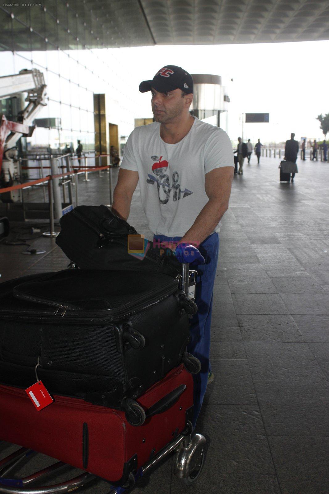 Sohail Khan snapped at airport on 15th June 2016