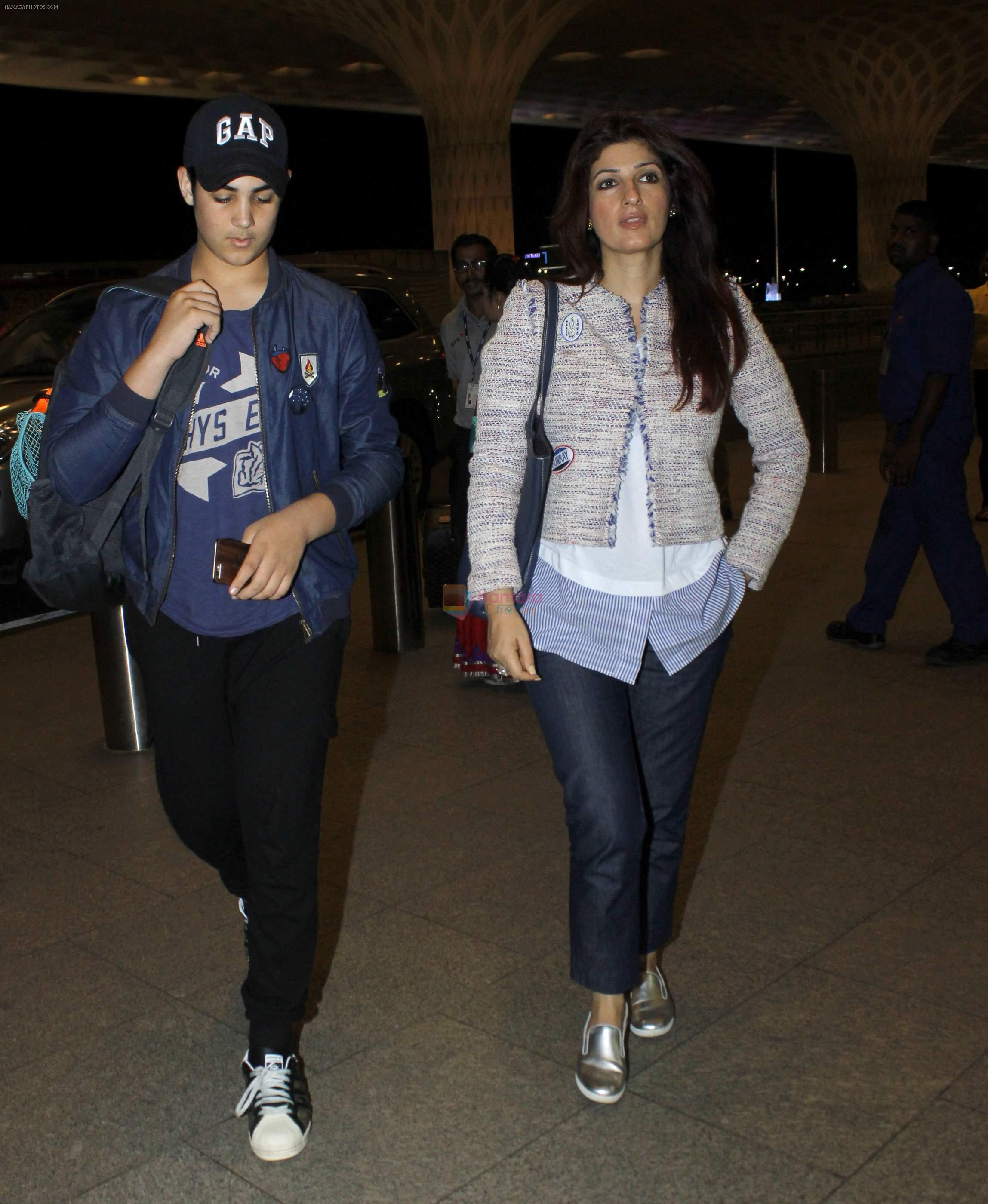 Aarav Kumar, Twinkle Khanna leaves for vacation in Mumbai on 16th June 2016