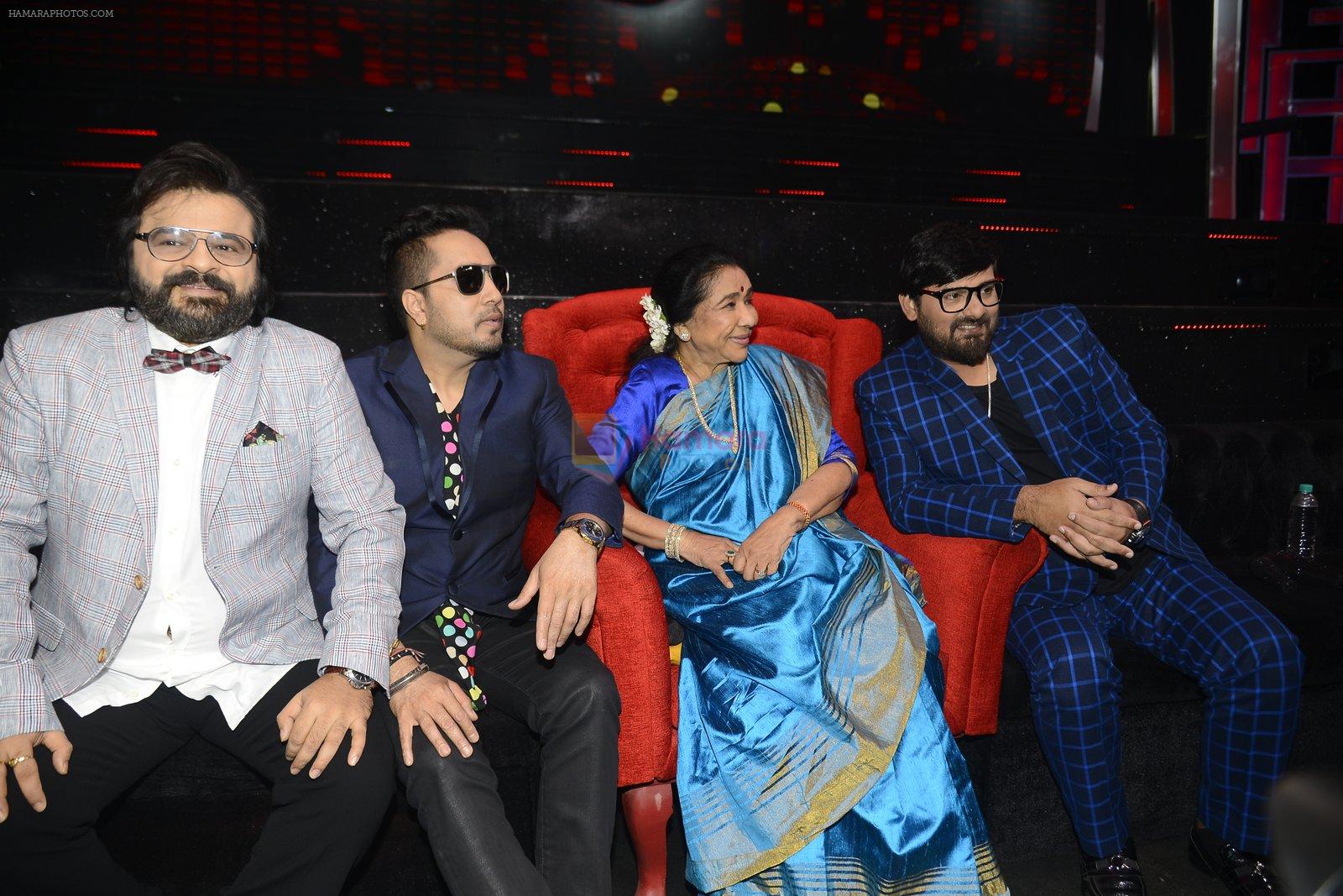 Asha Bhosle, Pritam Chakraborty, Mika Singh, Wajid on the sets of SAREGAMA on 21st June 2016