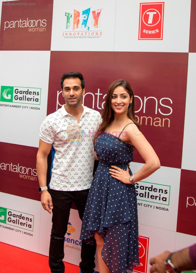 Yami Gautam with Pulkit Samrat at the launch of Pantaloons Noida