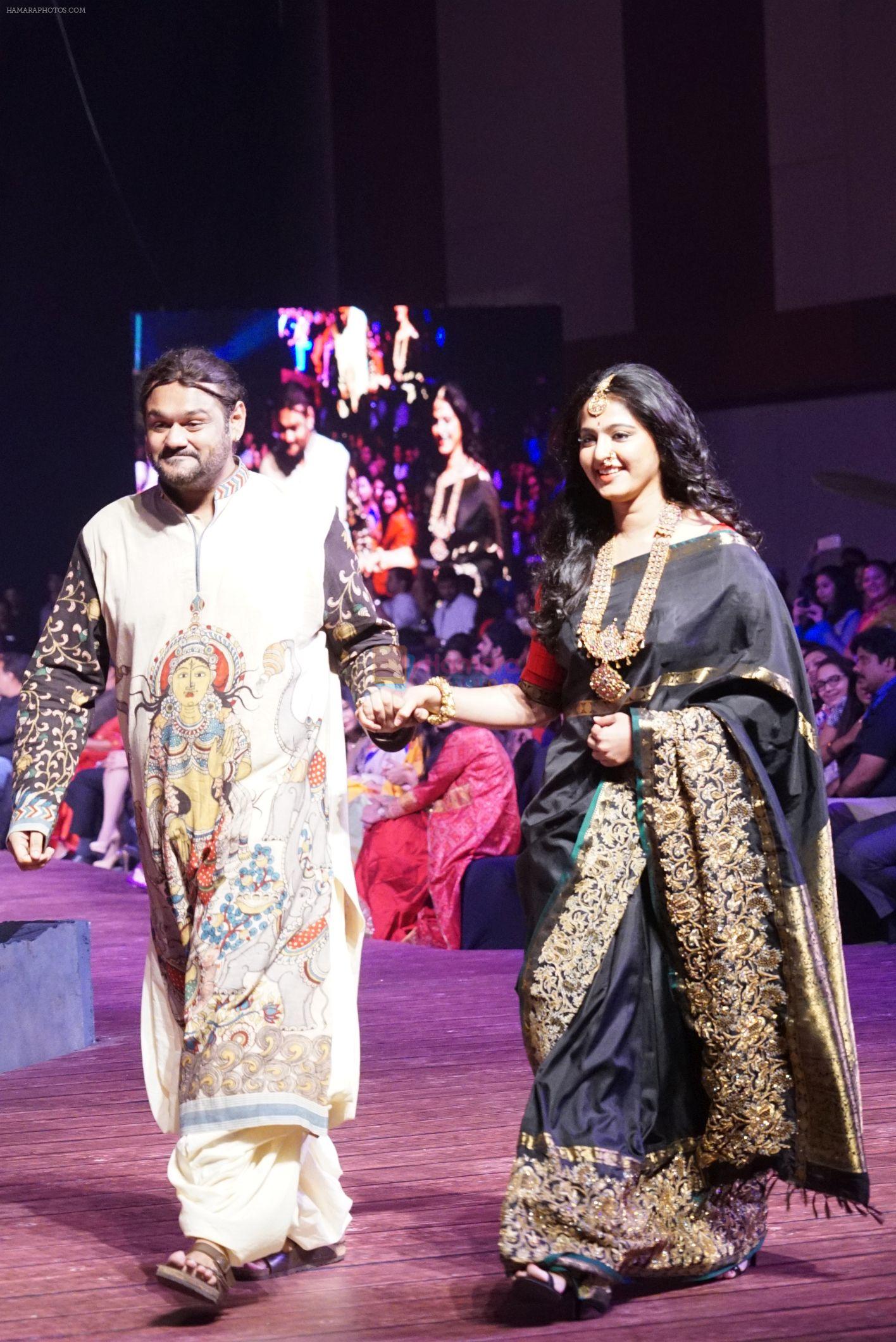 Anushka Shetty at An Ode To Weaves and Weavers Fashion show at HICC Novotel, Hyderabad on June 21, 2016