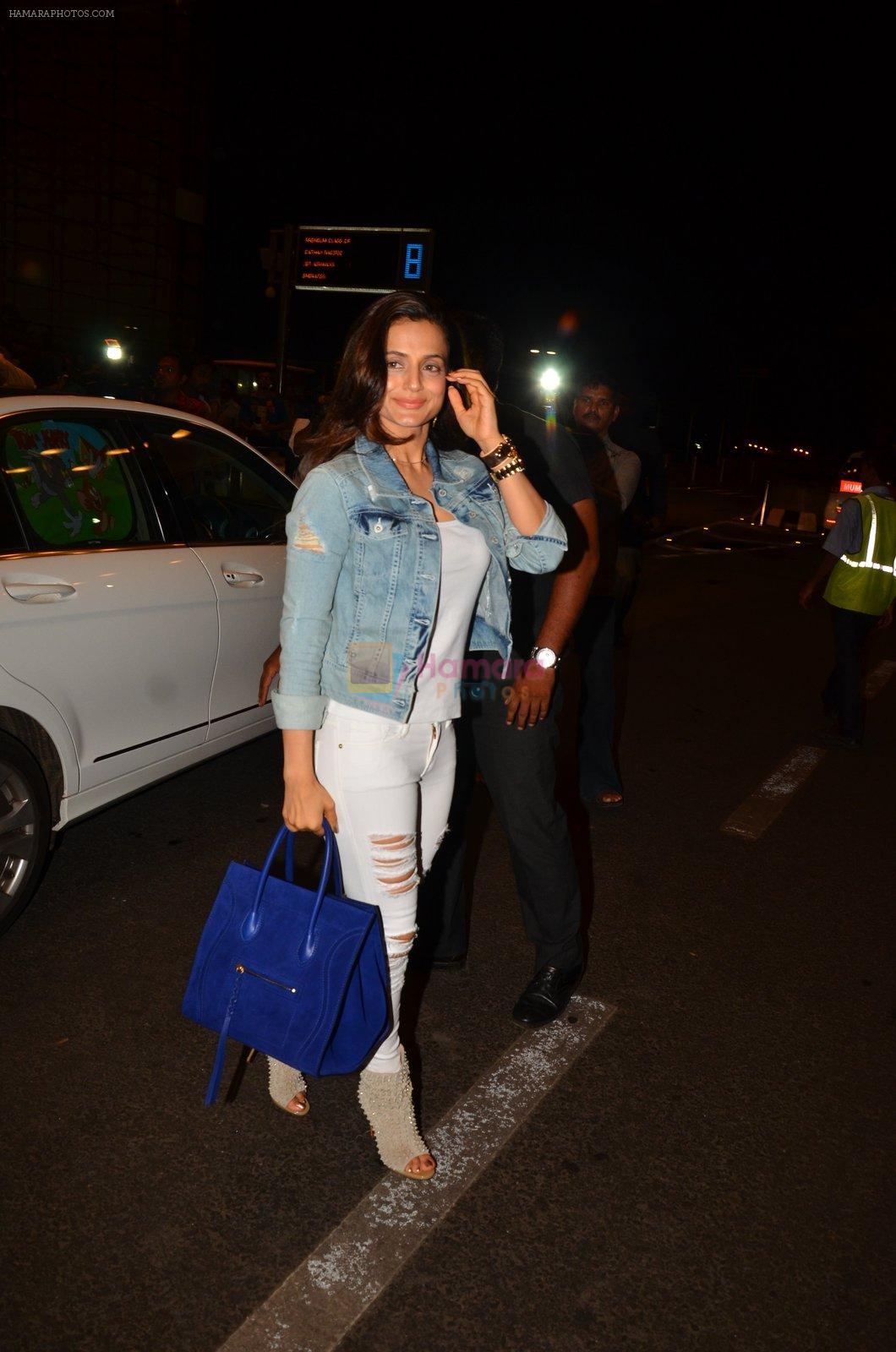 Ameesha Patel snapped at airport in Mumbai on 22nd June 2016