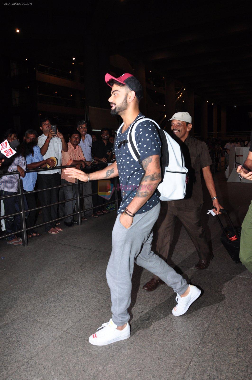 Virat Kohli snapped at airport on 24th June 2016