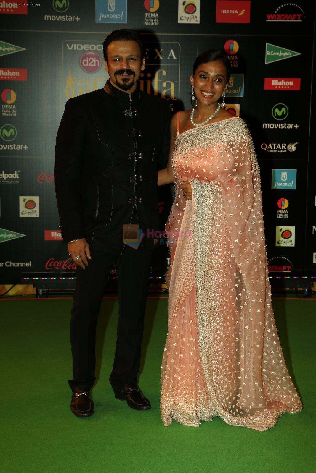 Vivek Oberoi and wife at NEXA IIFA Awards 2016