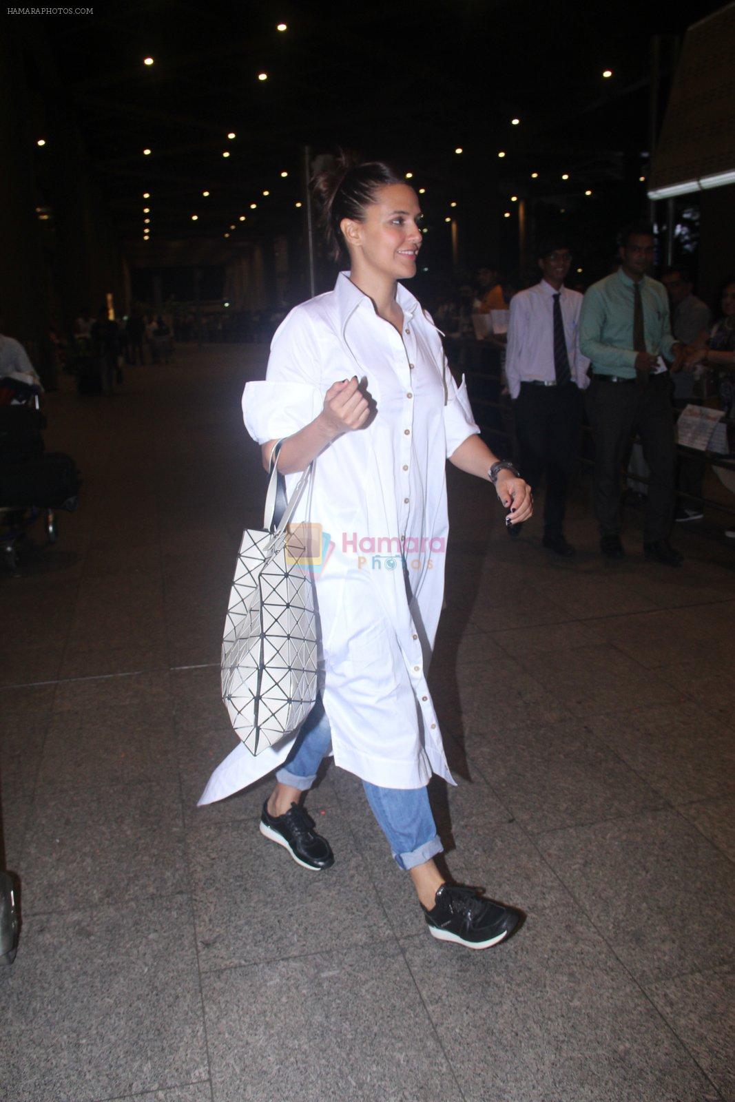 Neha Dhupia return from IIFA in Mumbai Airport on 27th June 2016