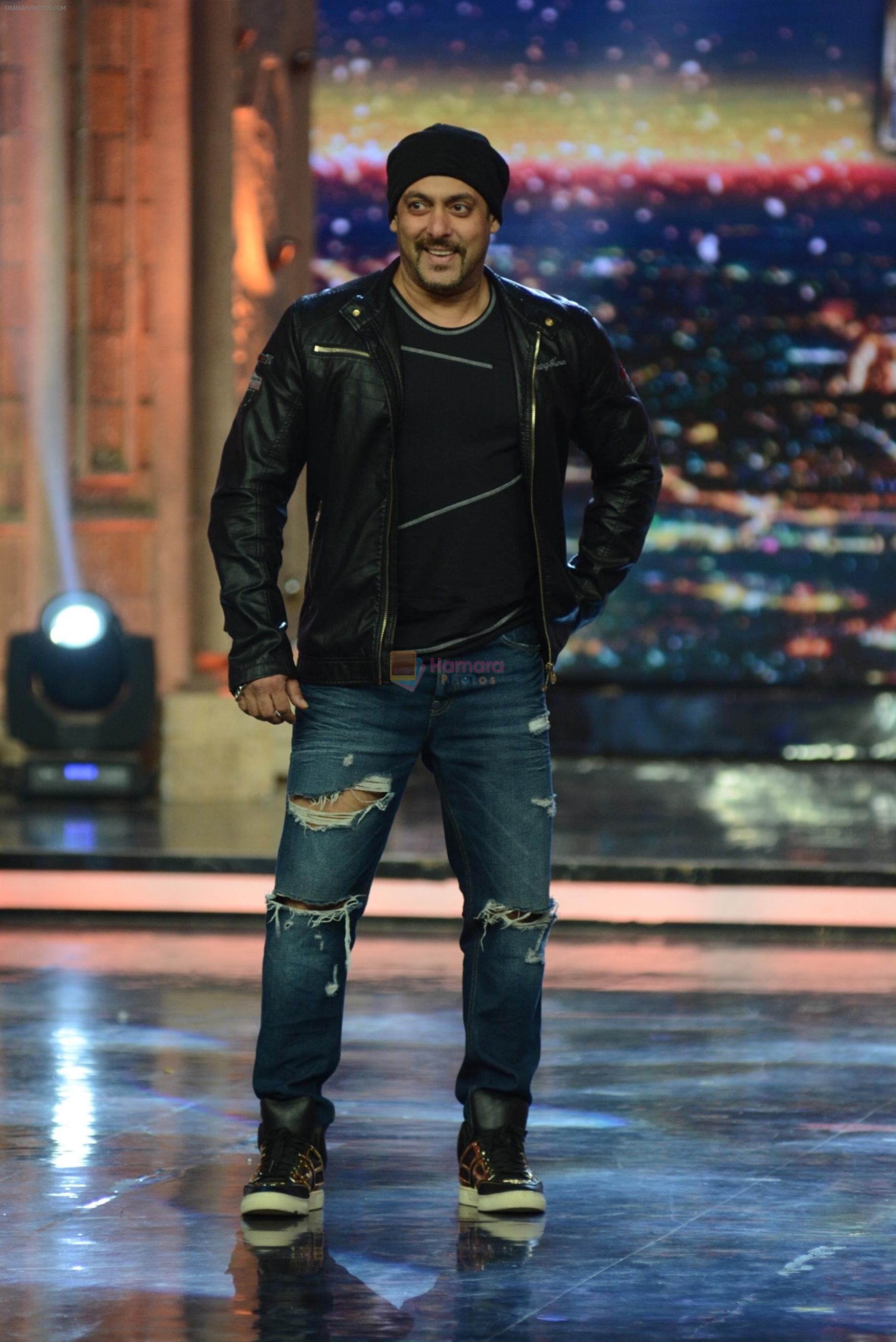 Salman Khan promotes Sultan on the finale episode of India's Got Talent shoot on 30th June 2016