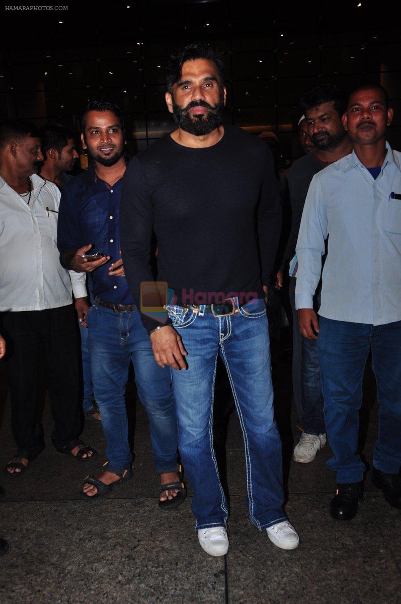 Sunil Shetty snapped at airport in Mumbai on 30th June 2016