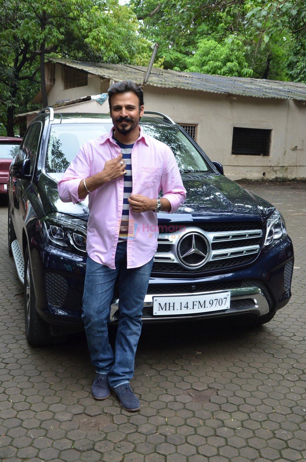 Vivek Oberoi snapped at Mehboob on 6th July 2016