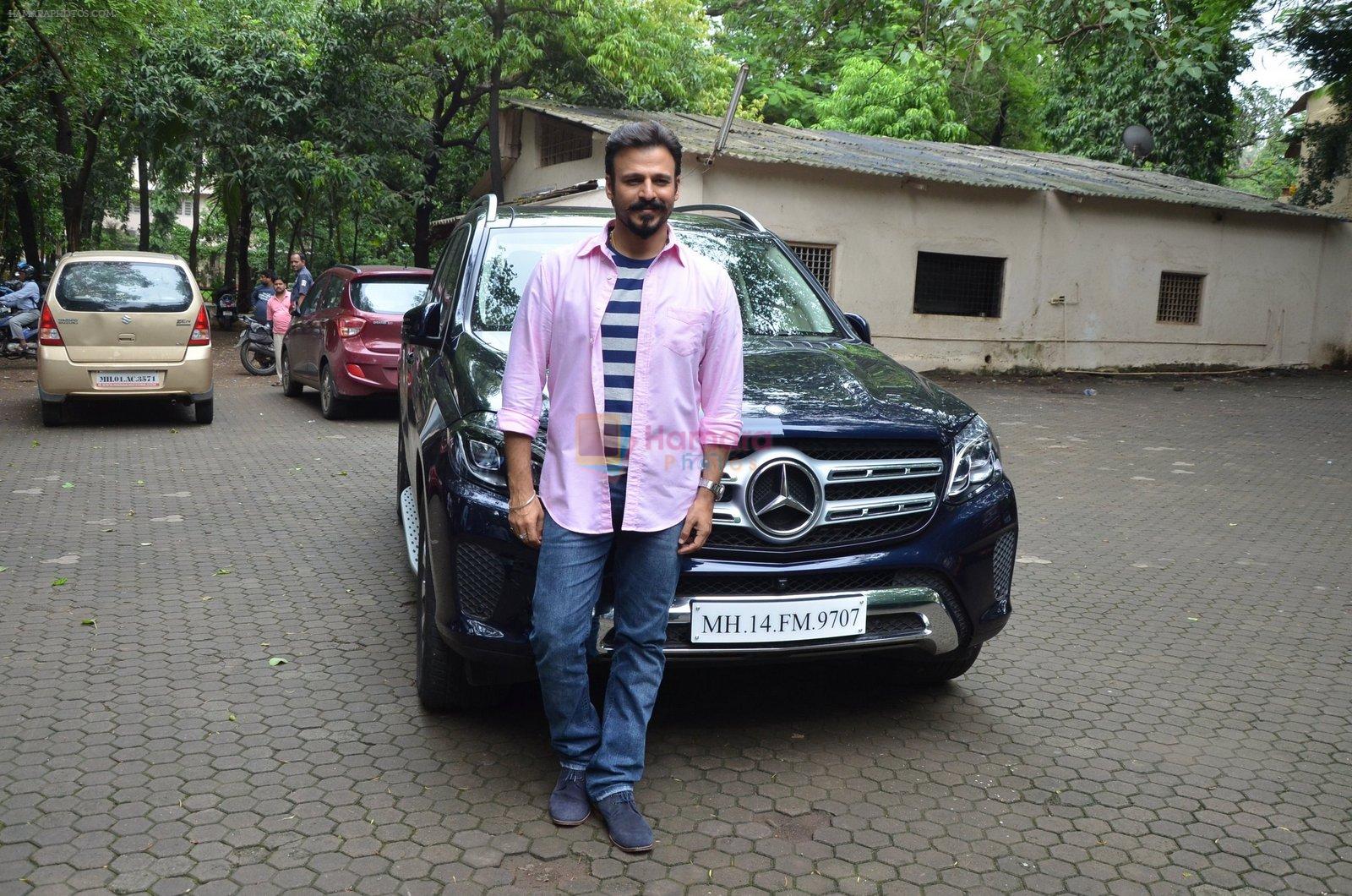 Vivek Oberoi snapped at Mehboob on 6th July 2016