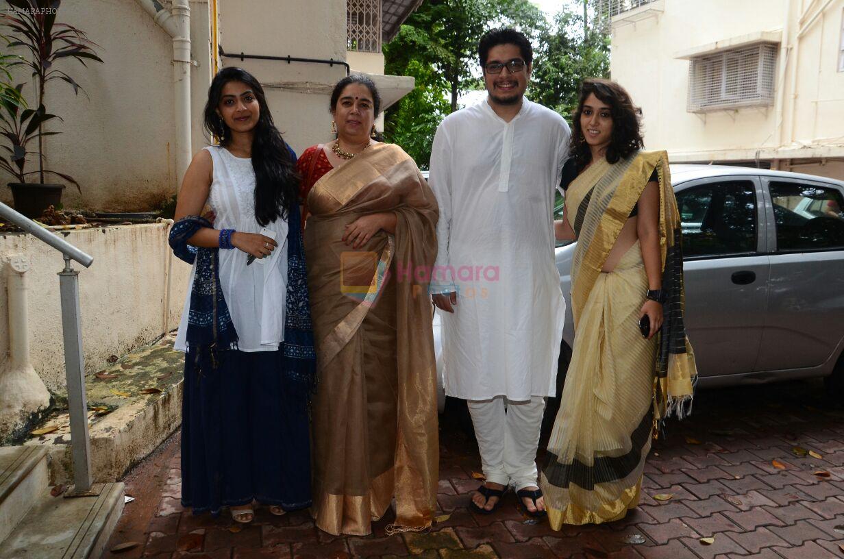 Reena Dutta, Junaid Khan, Ira Khan at Aamir Khan's Eid Celebration on 7th July 2016