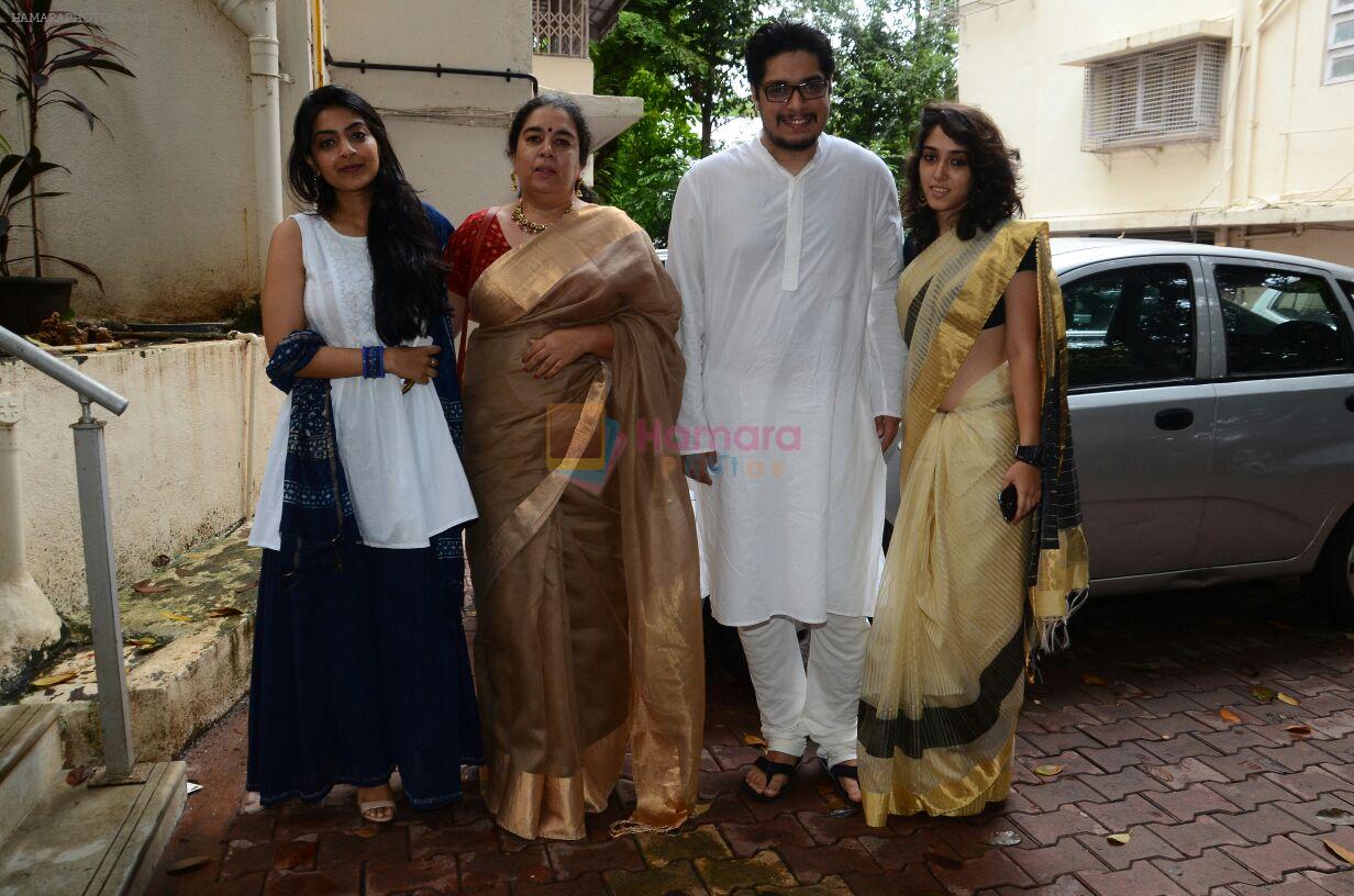 Reena Dutta, Junaid Khan, Ira Khan at Aamir Khan's Eid Celebration on 7th July 2016