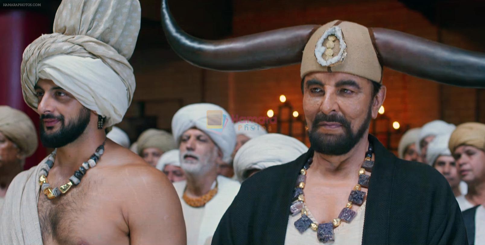 Kabir Bedi, Arunadoy Singh in Tu Hai Video Song Still from Mohenjo Daro Movie