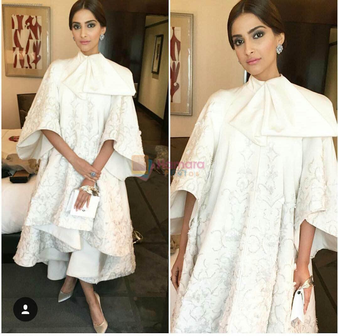 Sonam Kapoor attends the Ralph & Russo show in Paris looking like a vintage dream