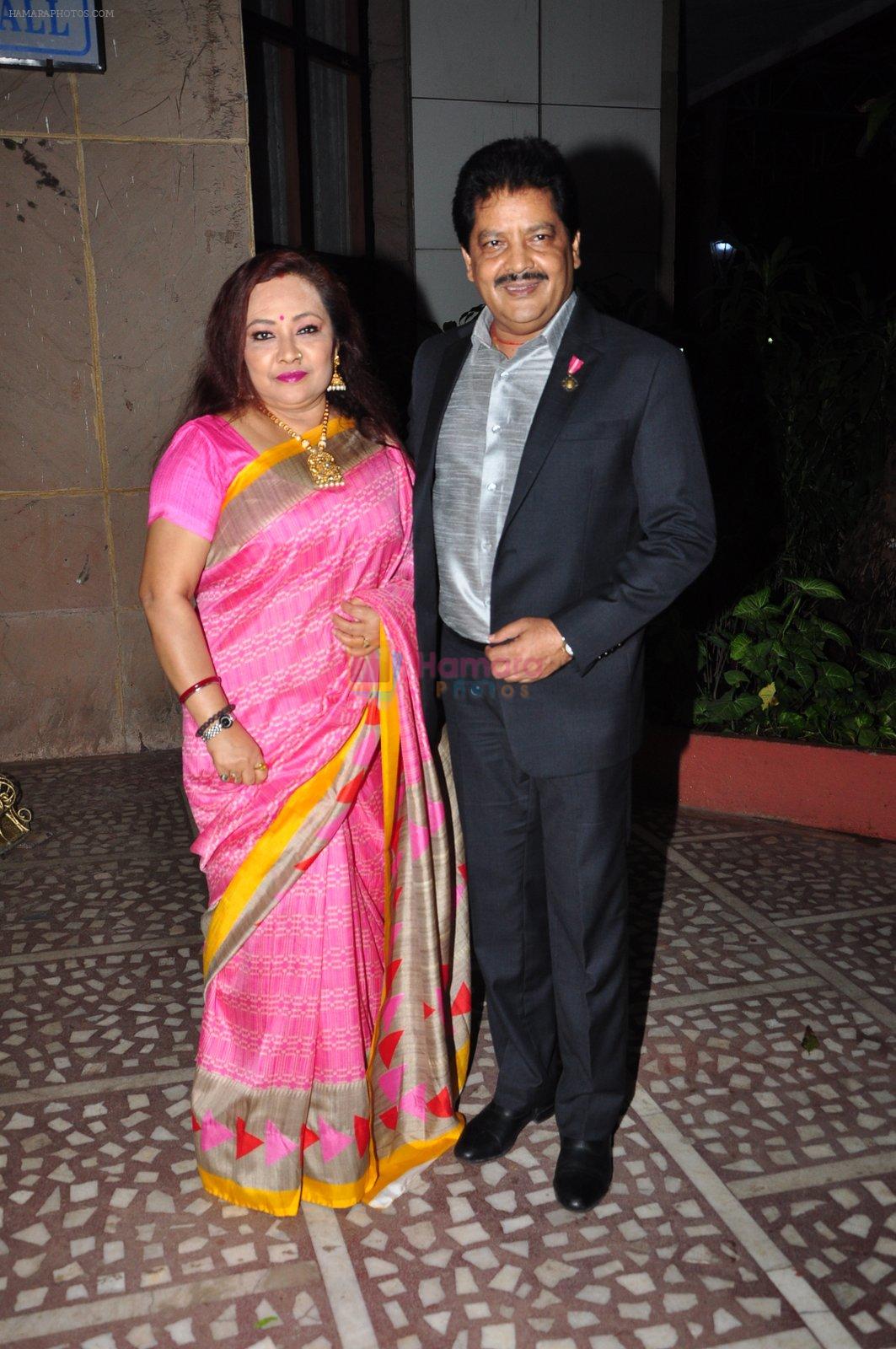 Udit Narayan at mahila awards in Mumbai on 8th July 2016