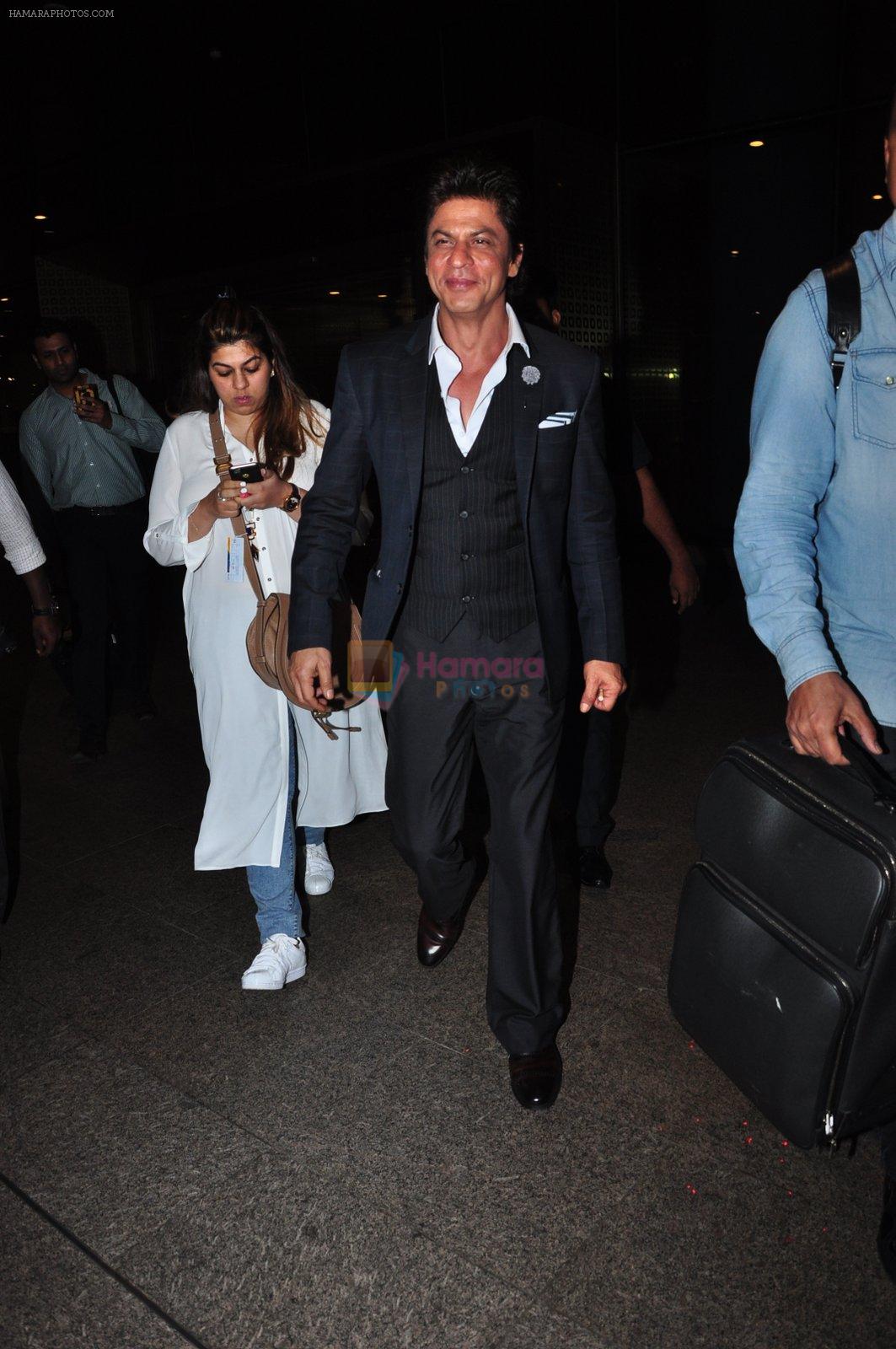 Shahrukh Khan at airport on 13th July 2016