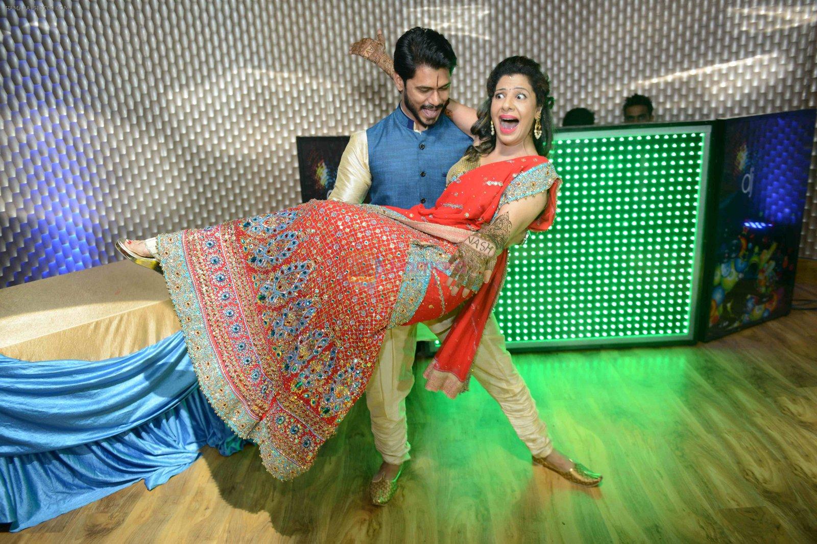 Sambhavna Seth with Avinash during the Wedding Mehandi Function at Sky Bar Rajori Garden in New Delhi on 13th July 2016