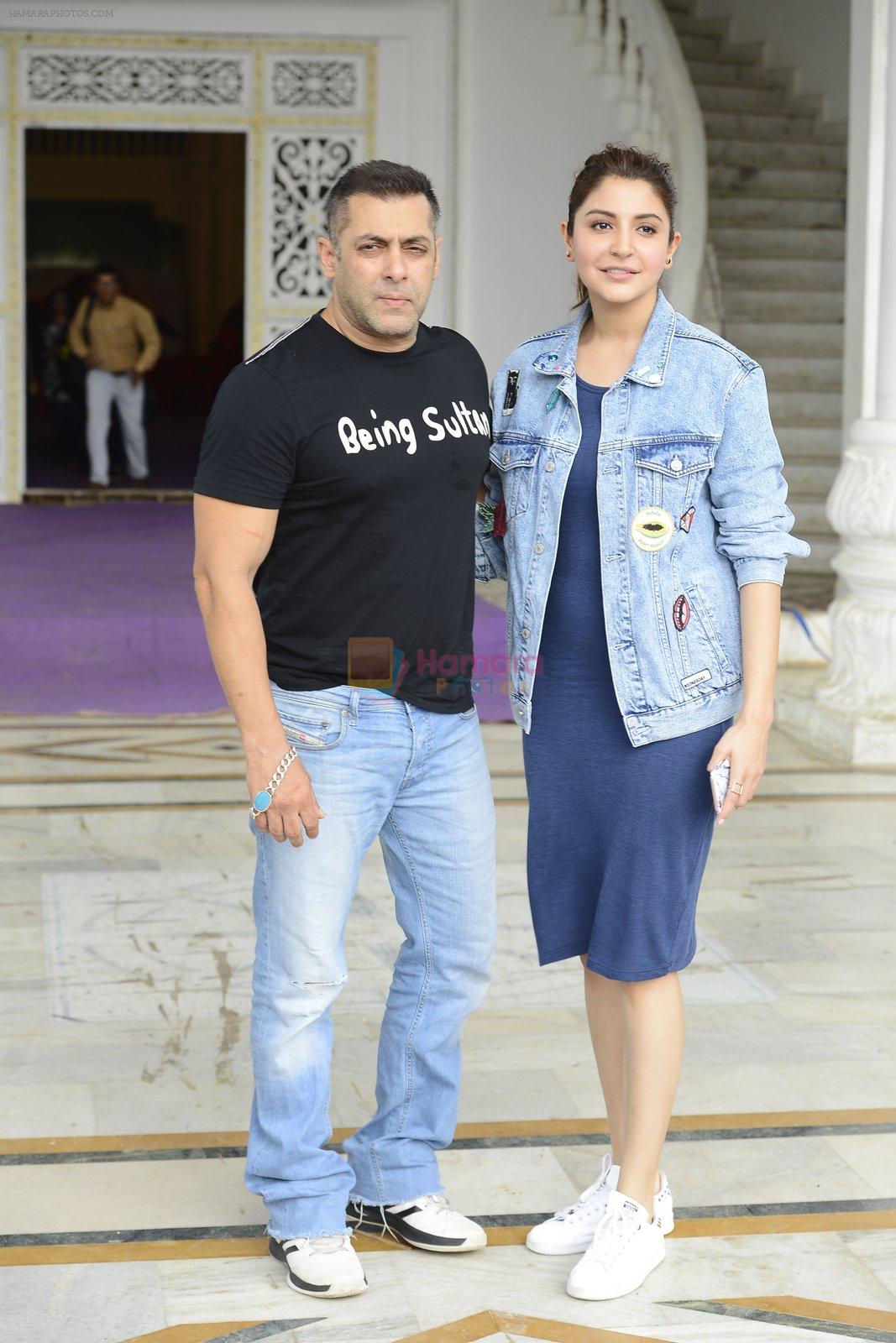 Salman Khan, Anushka Sharma at Sultan press meet in panvel on 15th July 2016