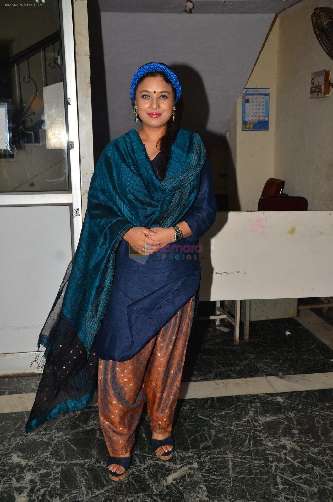 Sharbani Mukherjee at Satish Kaushik's play Mr and Mrs Murarilal premiere on 16th July 2016