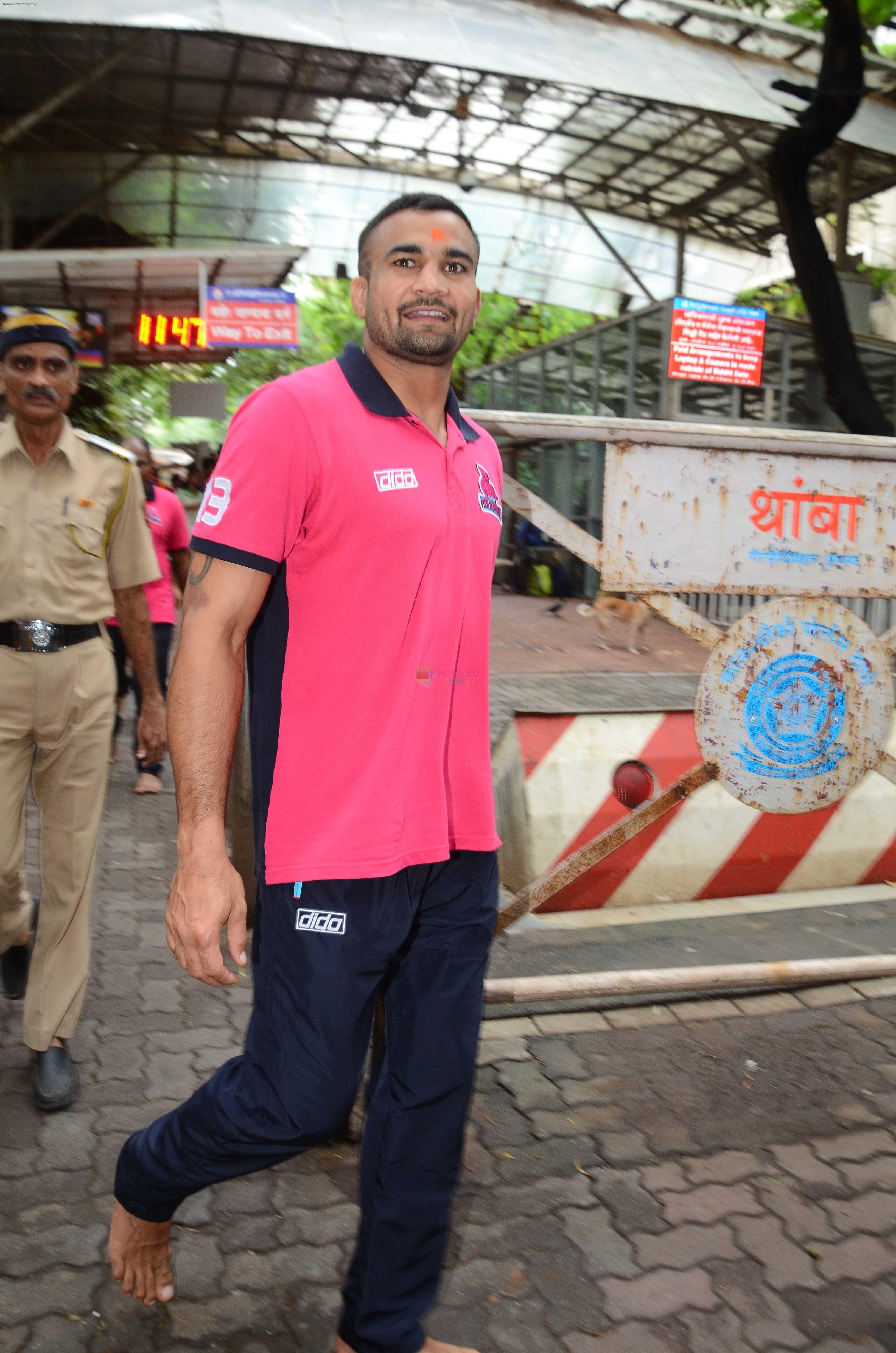 Puneri Paltan visits Siddhivinayak Temple, Mumbai on July 20, 2016