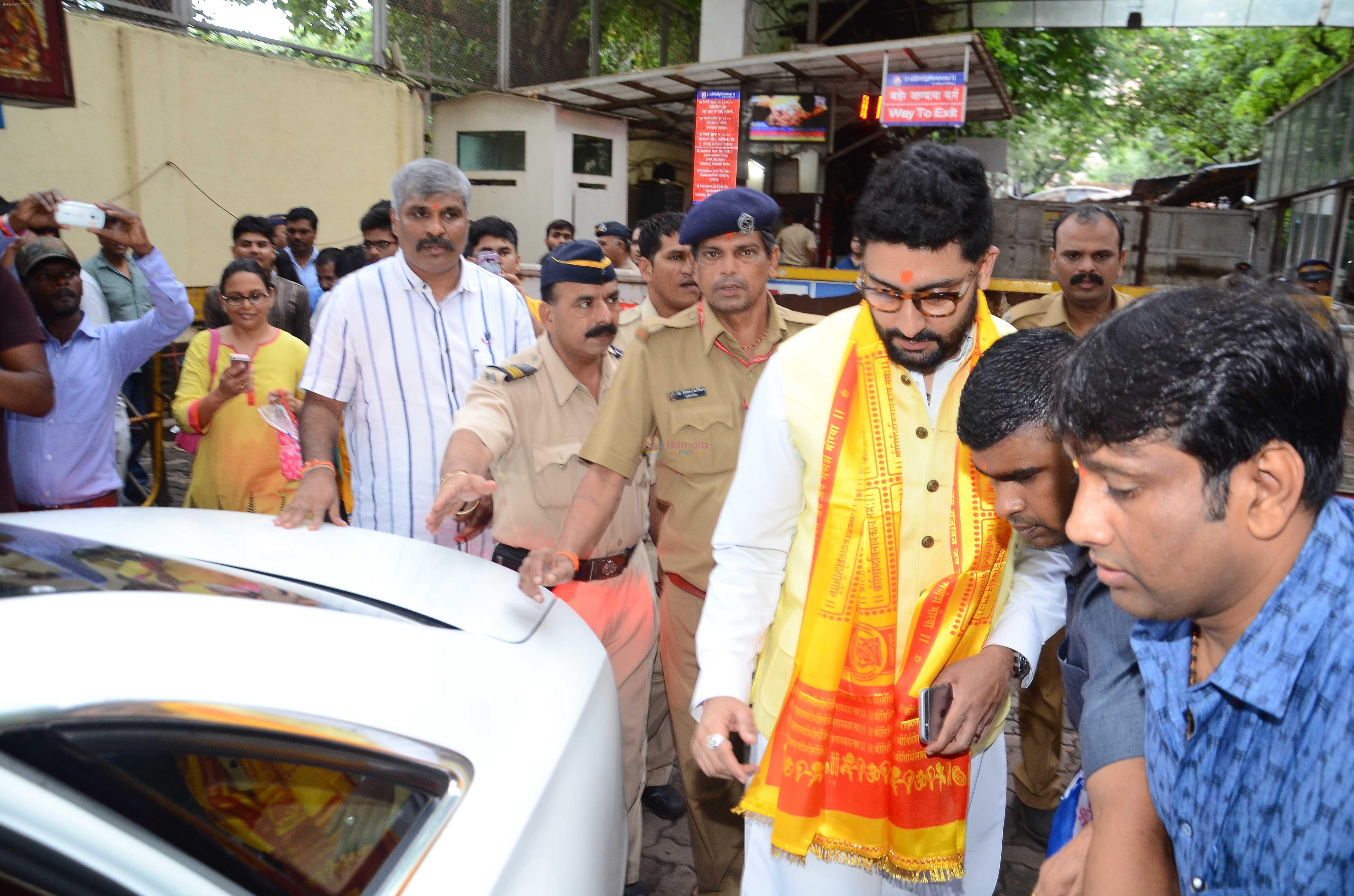 Abhishek Bachchan visits Siddhivinayak Temple, Mumbai on July 20, 2016
