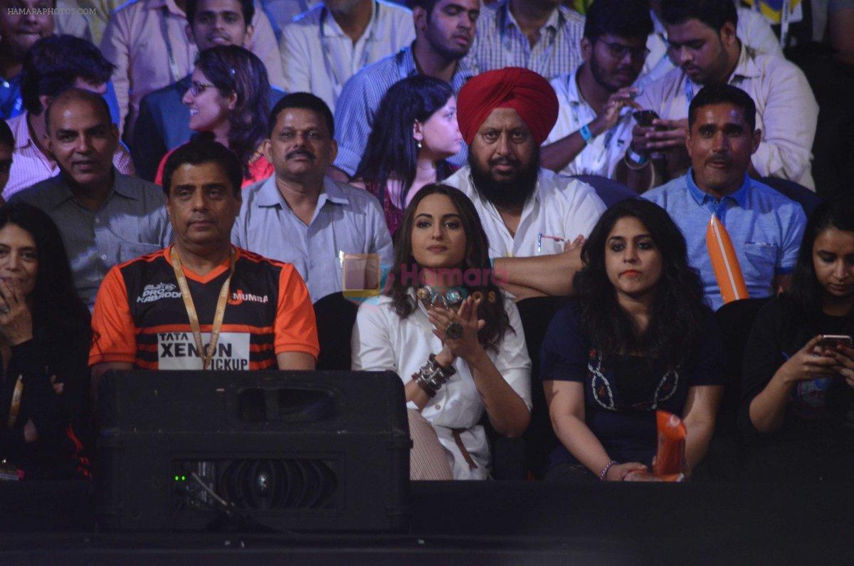 Sonakshi Sinha attended a Pro Kabbadi League game 2016 on 20th July 2016