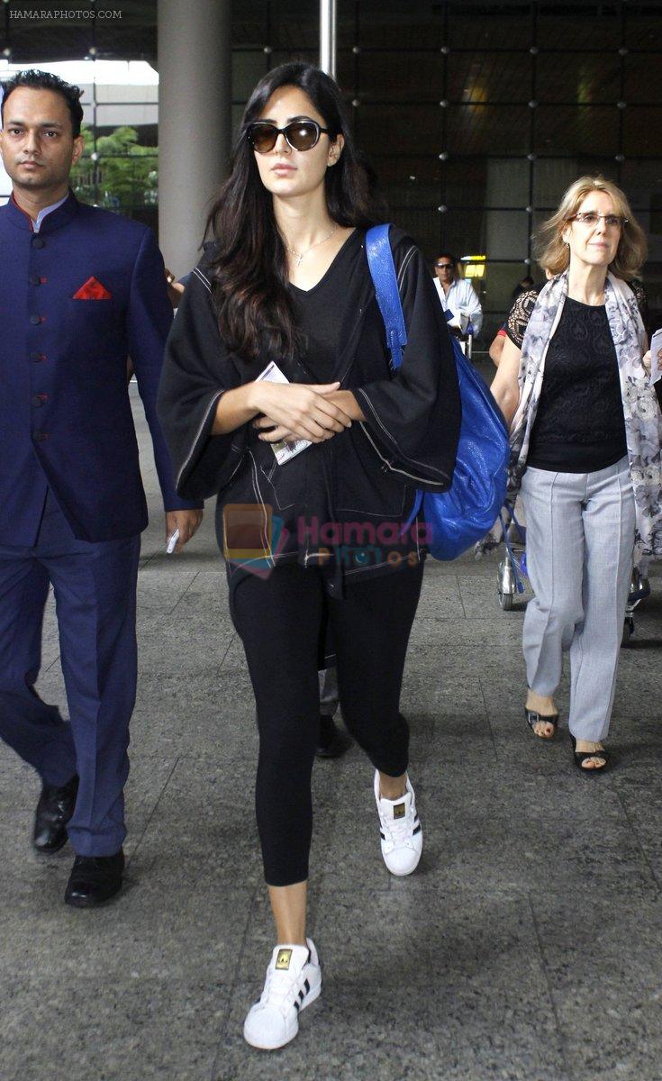 Katrina Kaif snapped at airport with mom on 22nd July 2016