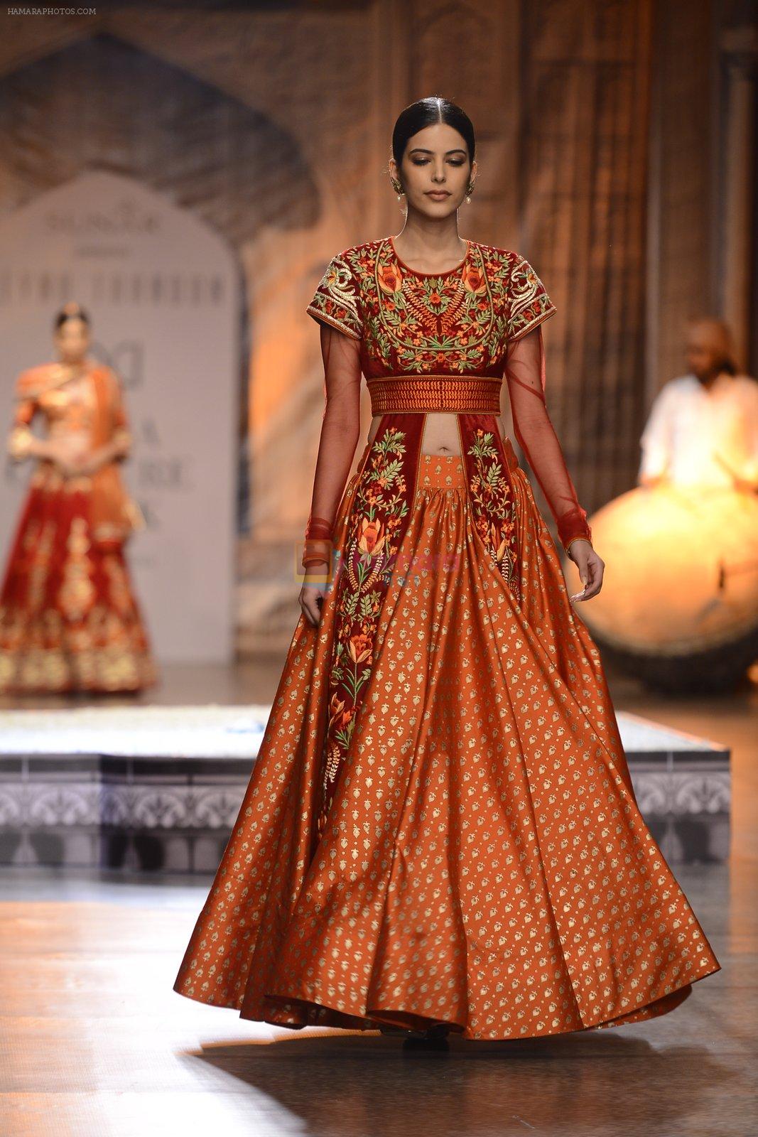Models Walk the ramp for Reynu Taandon at the FDCI India Couture Week 2016