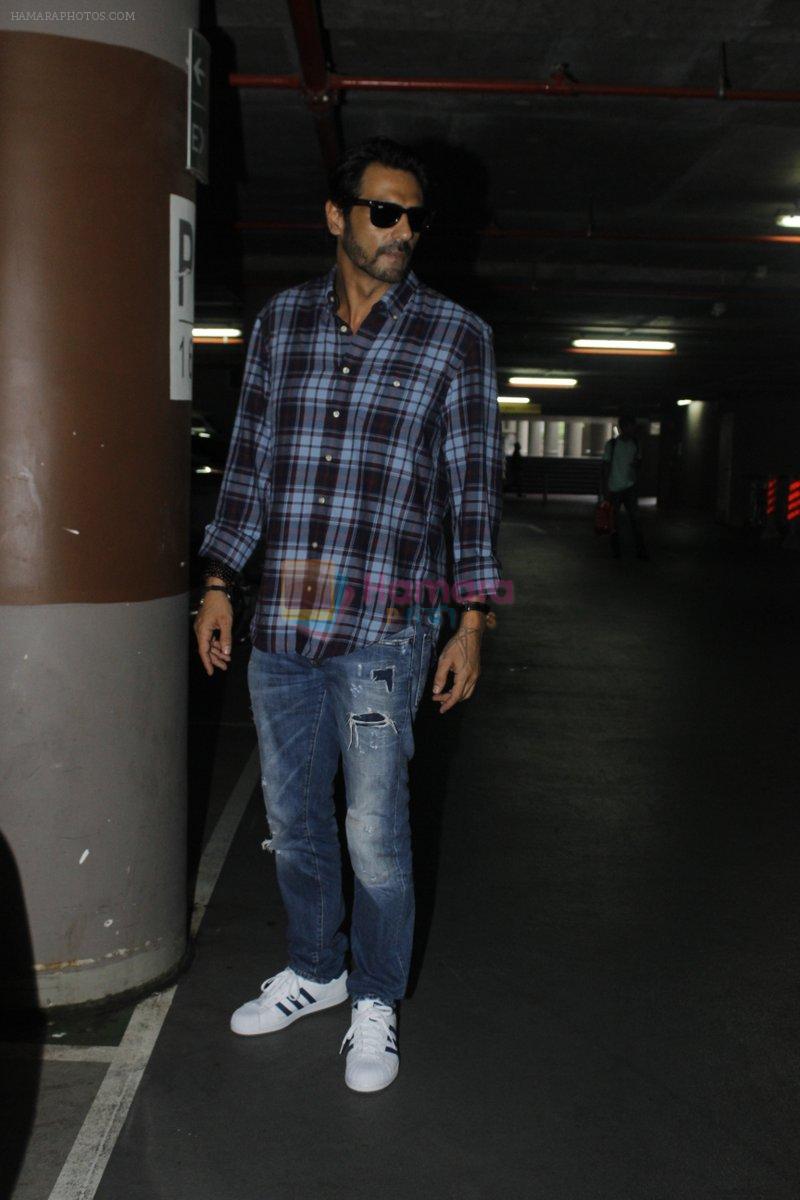 Arjun Rampal snapped at airport on 22nd July 2016