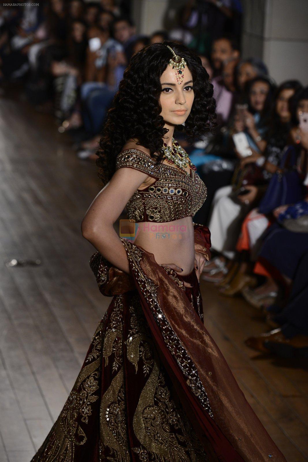 Kangana Ranaut walks for Manav Gangwani latest collection Begum-e-Jannat at the FDCI India Couture Week 2016 on 24 July 2016