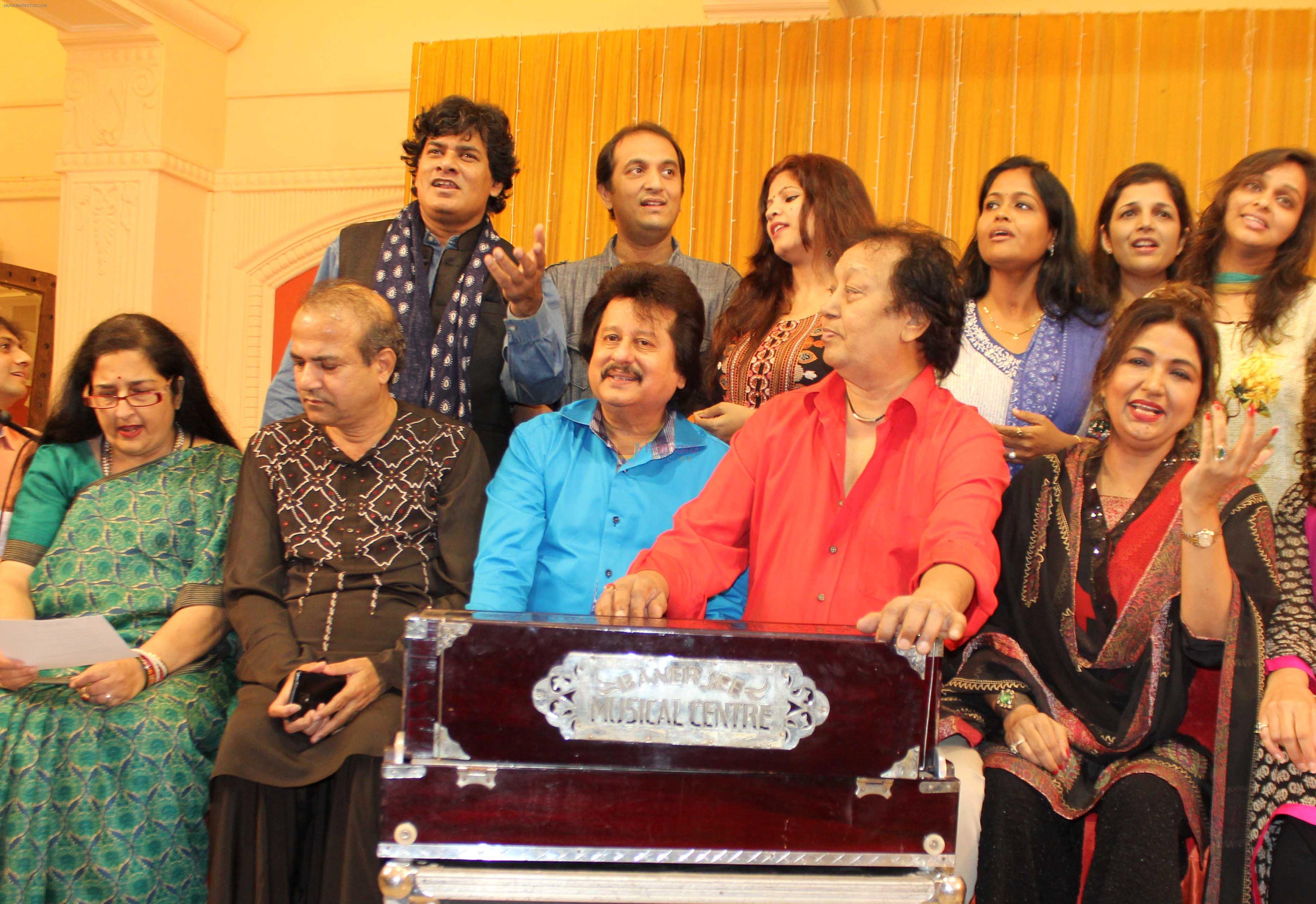 Ghazal singers including Pankaj Udhas Bhupinder Singh &  Mitali Singh  Anuradha Paudwal Rekha Bharadwaj Suresh Wadkar & Penaz Masani together for a rehearsal forthcoming Khazana Ghazal Festival-3