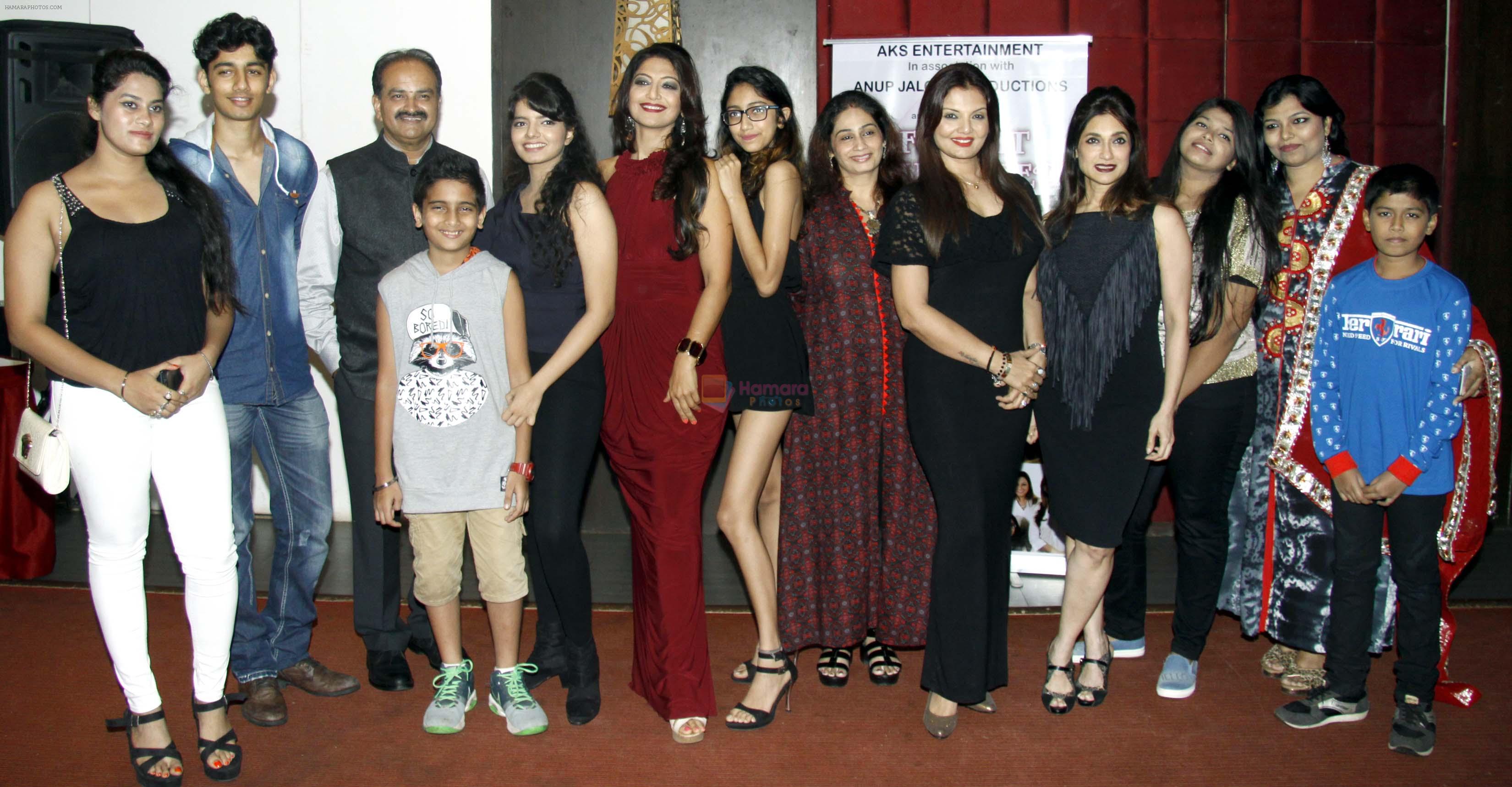 Quincy, Vedant, Jaywant, Vivan, Priyanshi, Aartii, Vidhika, Neena, Deepshikha, Lucky Morani at a surprise party for Aartii Naagpal on 27th July 2016
