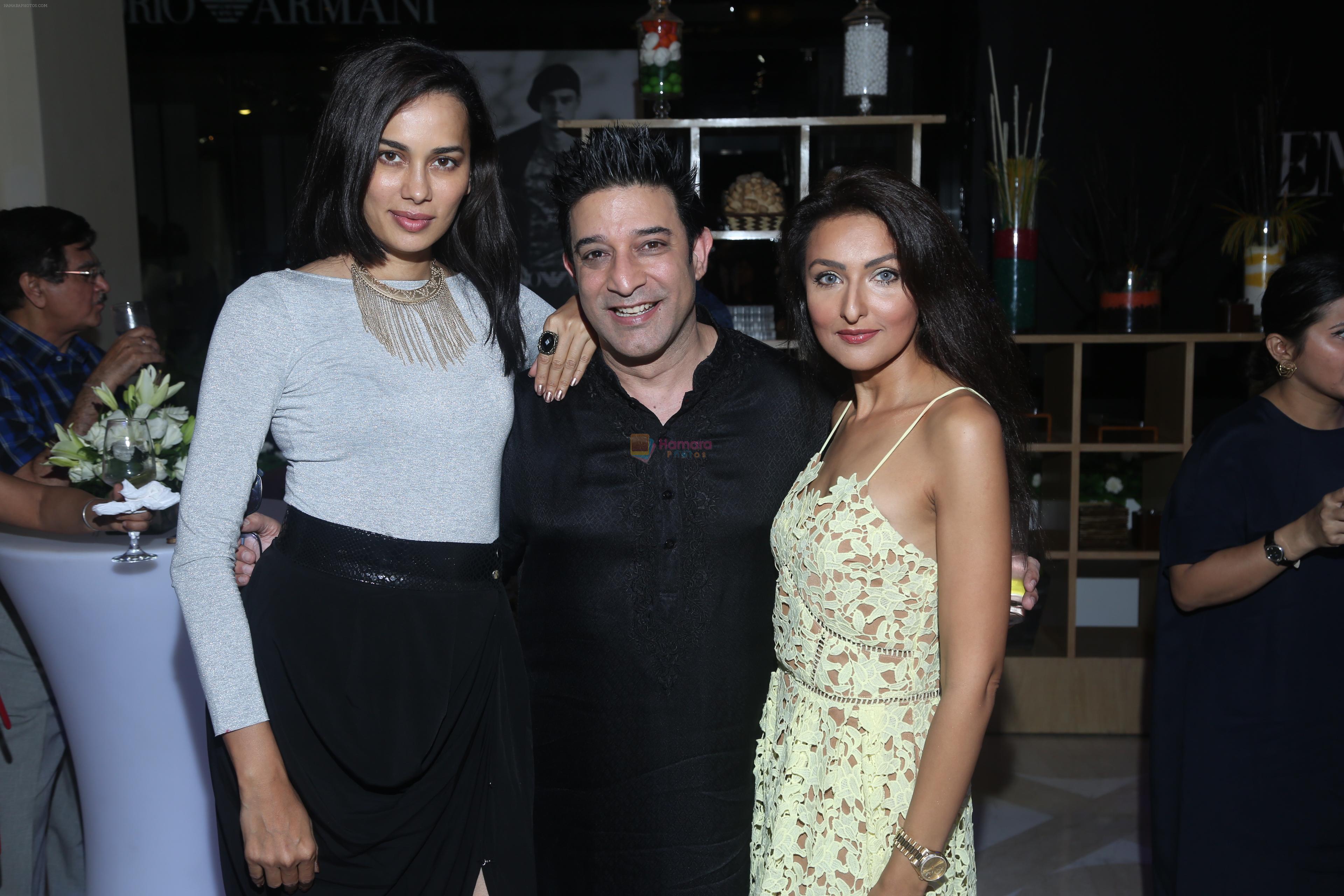 Sonalika Sahay, Suneet Verma, Shabnam Singhal  at Longchamp launch in New Delhi on 28th July 2016