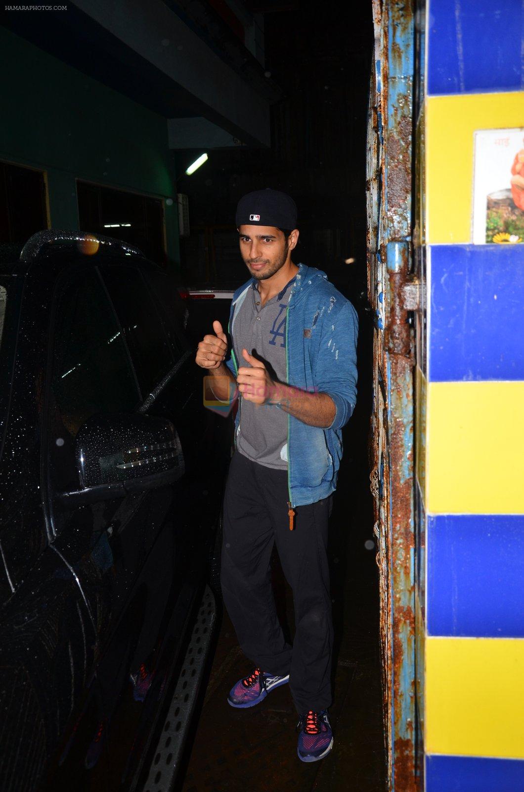Sidharth Malhotra snapped together in Mumbai on 28th July 2016