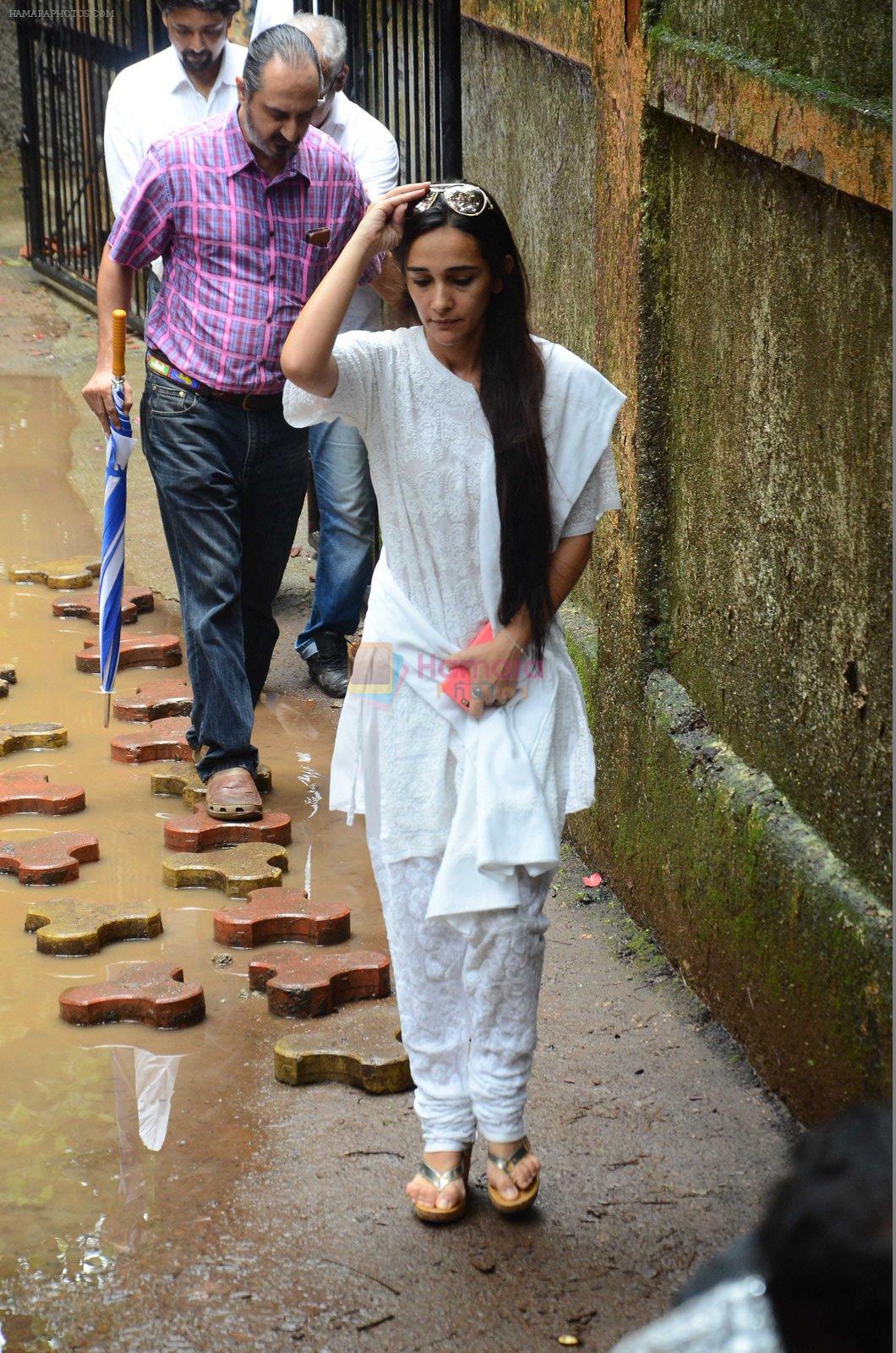 Tara Sharma at Rajjat Barjatya funeral on 30th July 2016