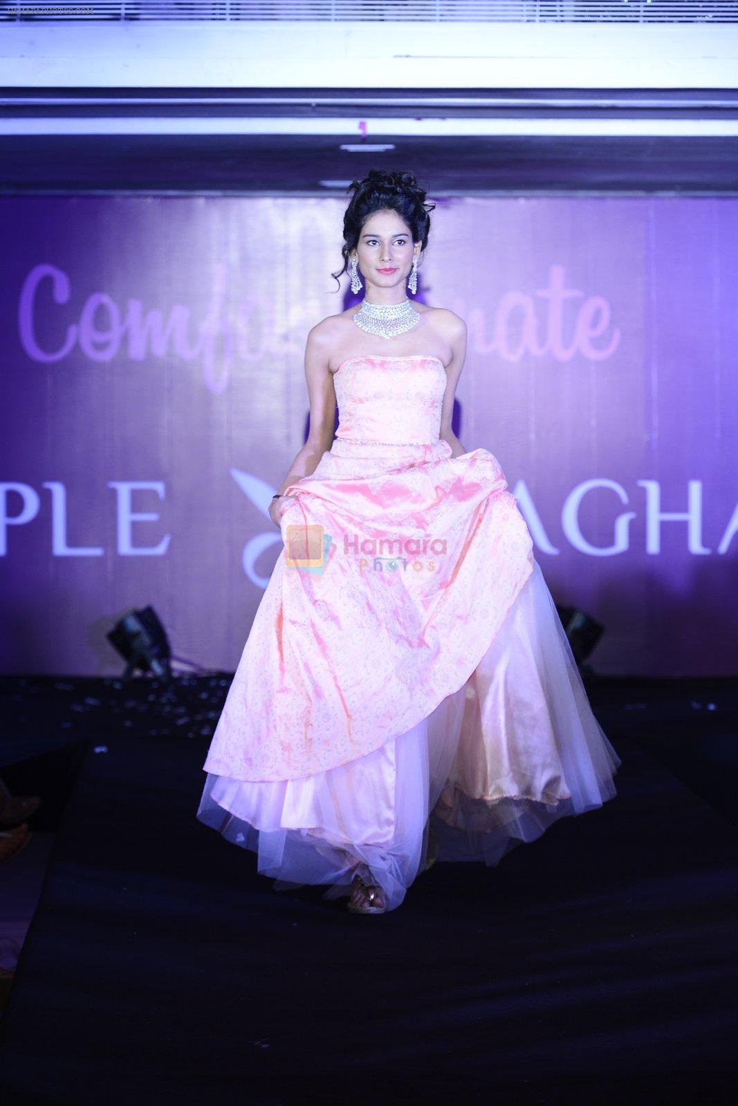Aneri Vajani walks for designer Dimple Raghani on 30th July 2016