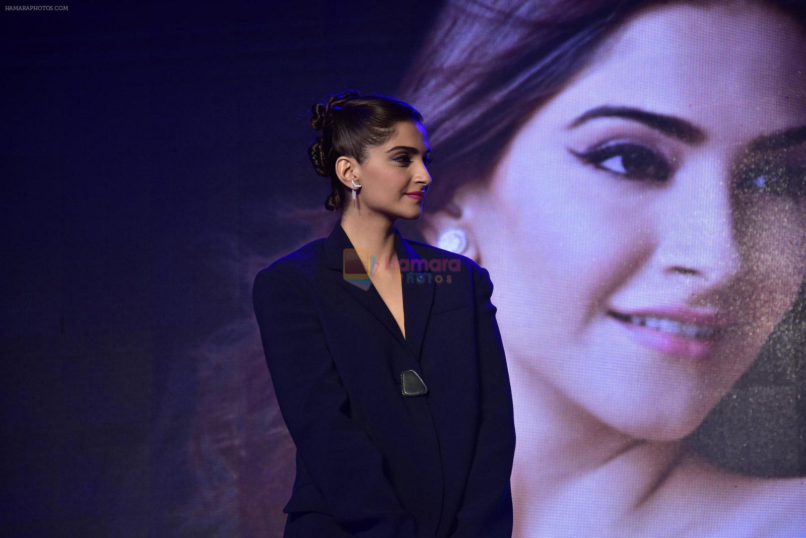 Sonam Kapoor at Oppo F1s mobile launch in Mumbai on 3rd Aug 2016