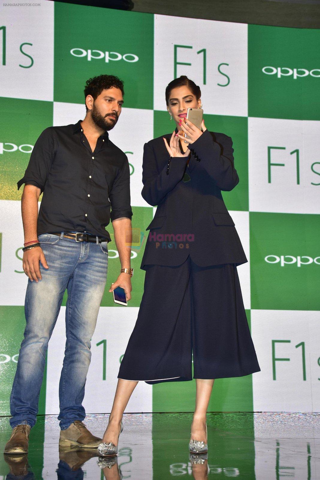 Sonam Kapoor, Yuvraj Singh at Oppo F1s mobile launch in Mumbai on 3rd Aug 2016