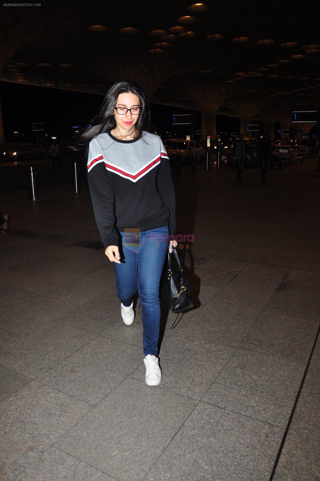 Karisma Kapoor snapped at airport on 4th Aug 2016