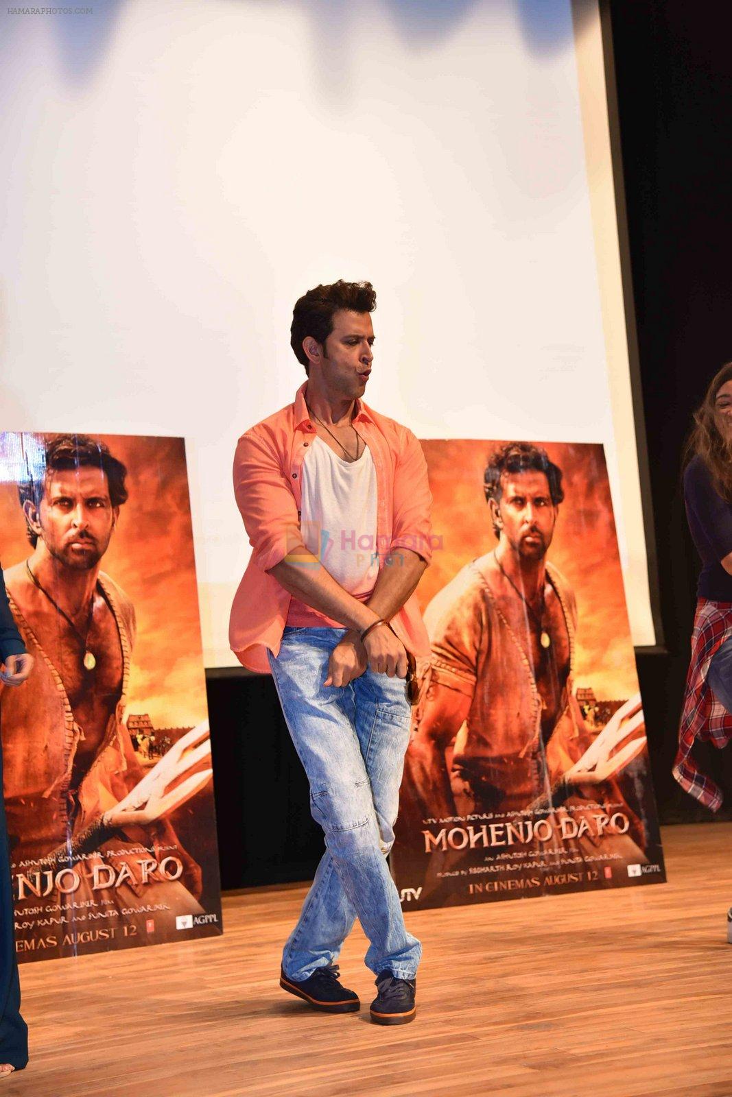 Hrithik Roshan at Mohenjo Daro promotions in Gargi college on 5th Aug 2016