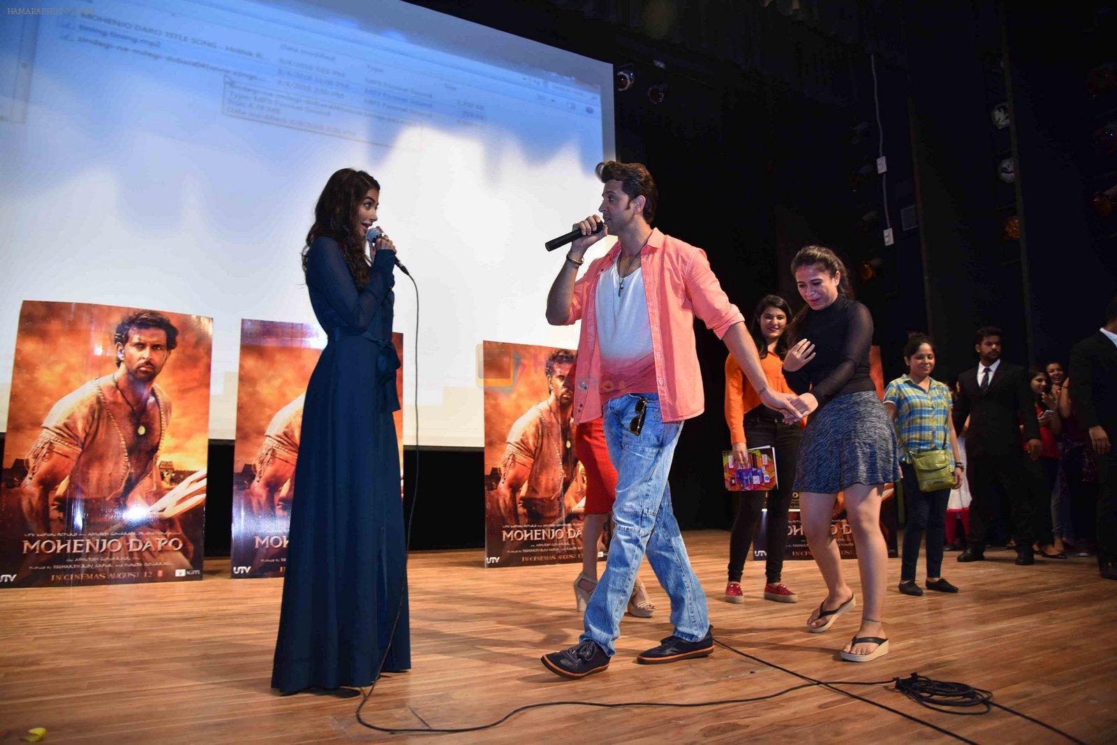 Hrithik Roshan, Pooja Hegde at Mohenjo Daro promotions in Gargi college on 5th Aug 2016