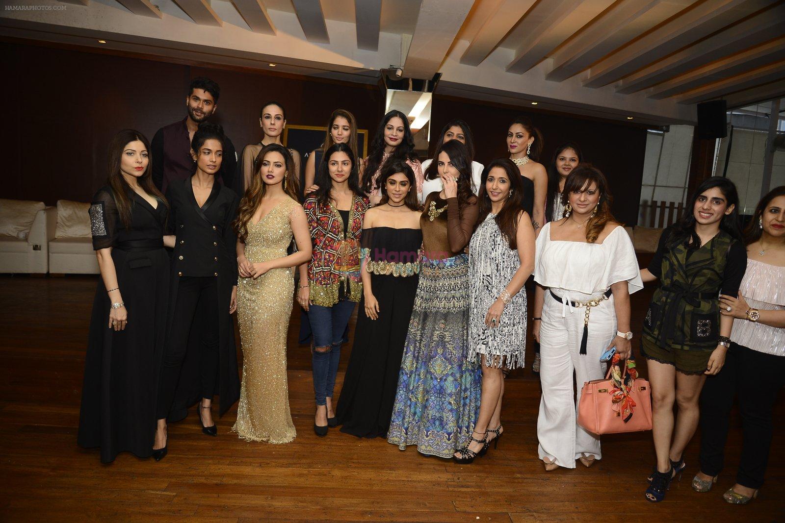 Kanika Kapoor, Sana Khan, Sarah Jane Dias, Mandana Karimi, Zoya Morani, Krishika Lulla at Joya exhibition announcement in Mumbai on 8th Aug 2016
