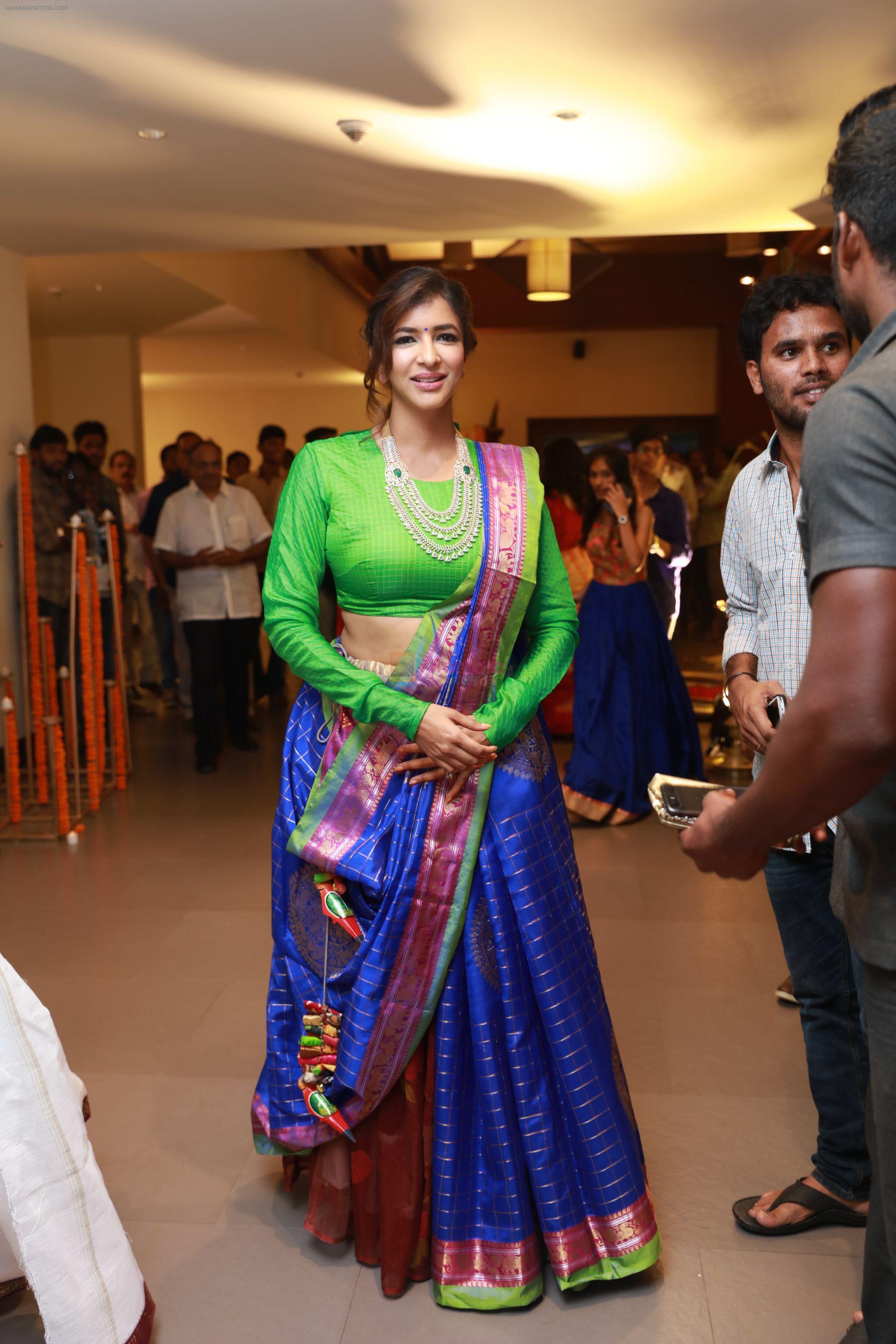 Lakshmi Manchu at Krish weds Ramya wedding reception on 8th Aug 2016