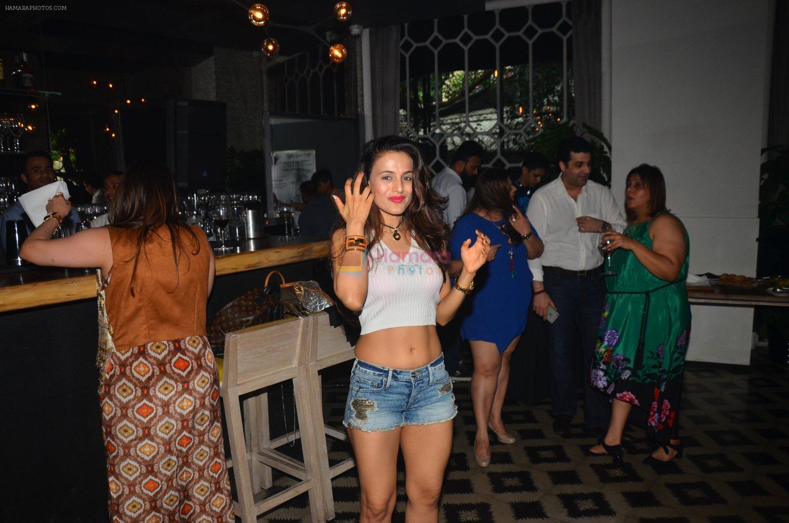 Ameesha Patel snapped at Corner House for friends party on 10th Aug 2016