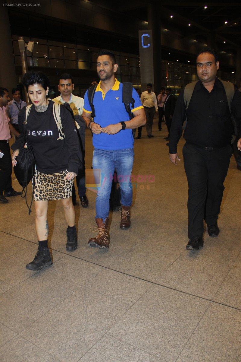 Mahendra Singh Dhoni snapped at airport on 11th Aug 2016