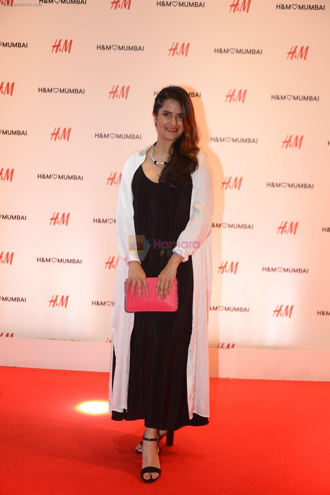 Sona Mohapatra at h&m mubai launch on 11th Aug 2016