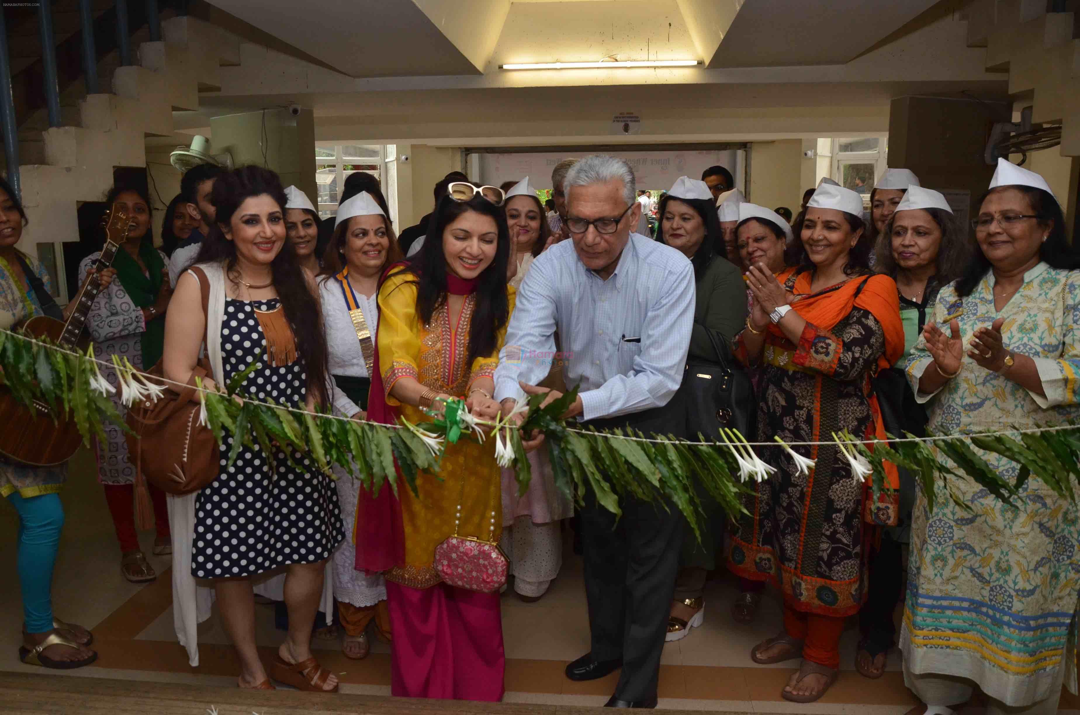 Bhagyashree, Jairaj Thacker inaugurated the Juhu Organic Farmer's Market on 14th Aug at Jamnabai Narsee School