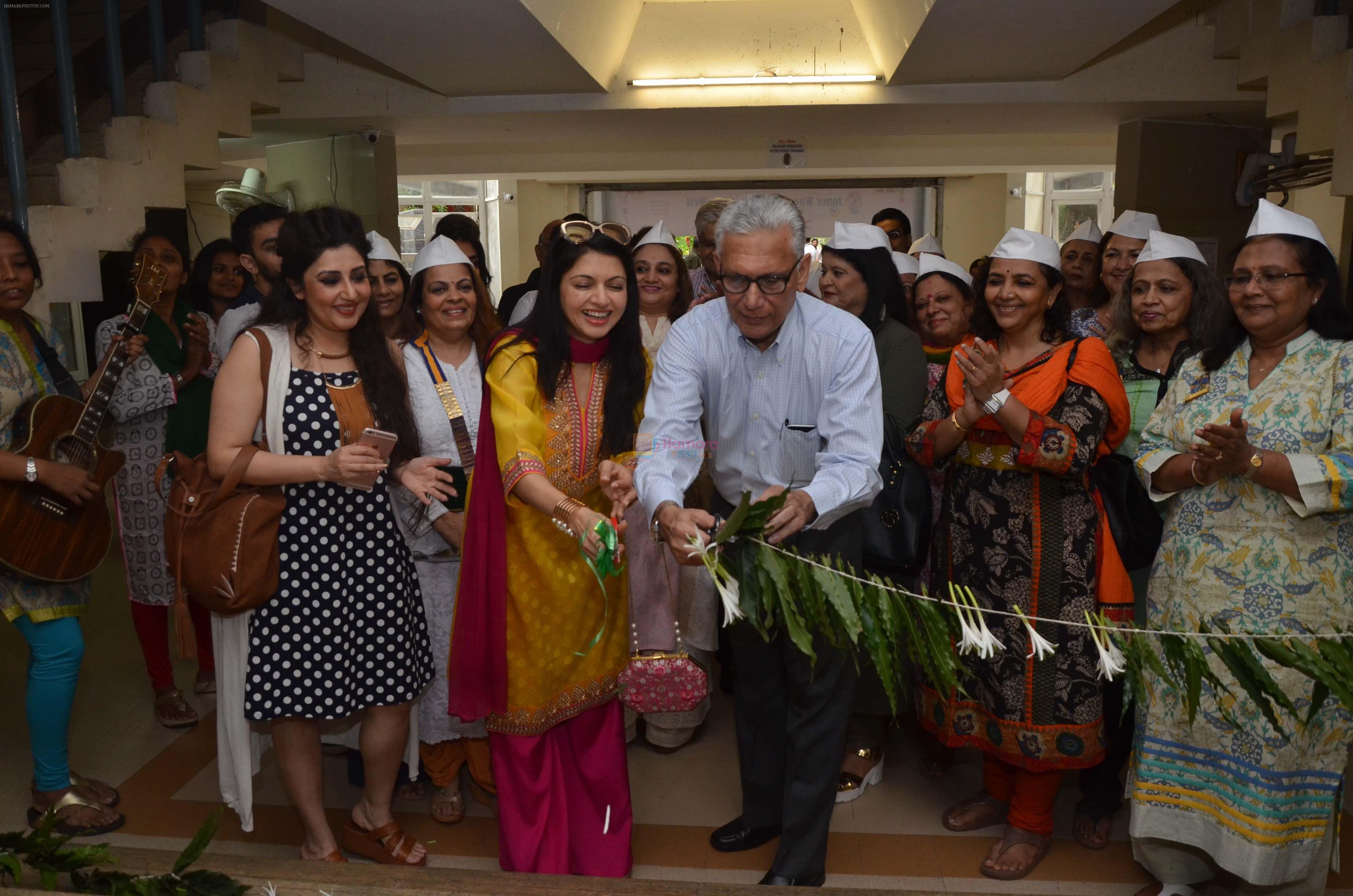 Bhagyashree & Mr.Jairaj Thacker inaugurated the Juhu Organic Farmer's Market on 14th Aug at Jamnabai Narsee School