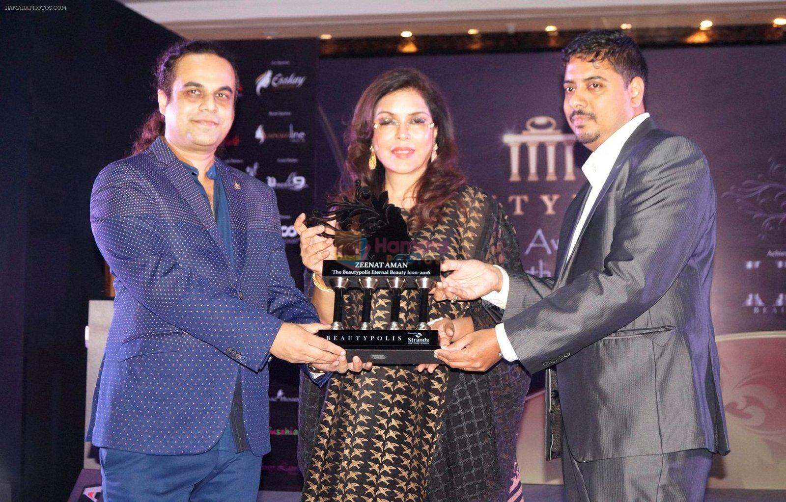 Zeenat Aman at Beautypolis Achievers Awards 2016 in Mumbai on 14th Aug 2016