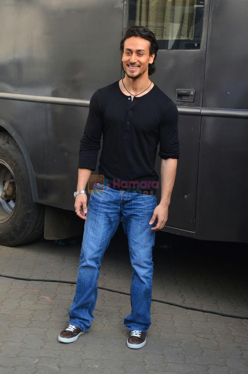 Tiger Shroff snapped in Mumbai on 16th Aug 2016